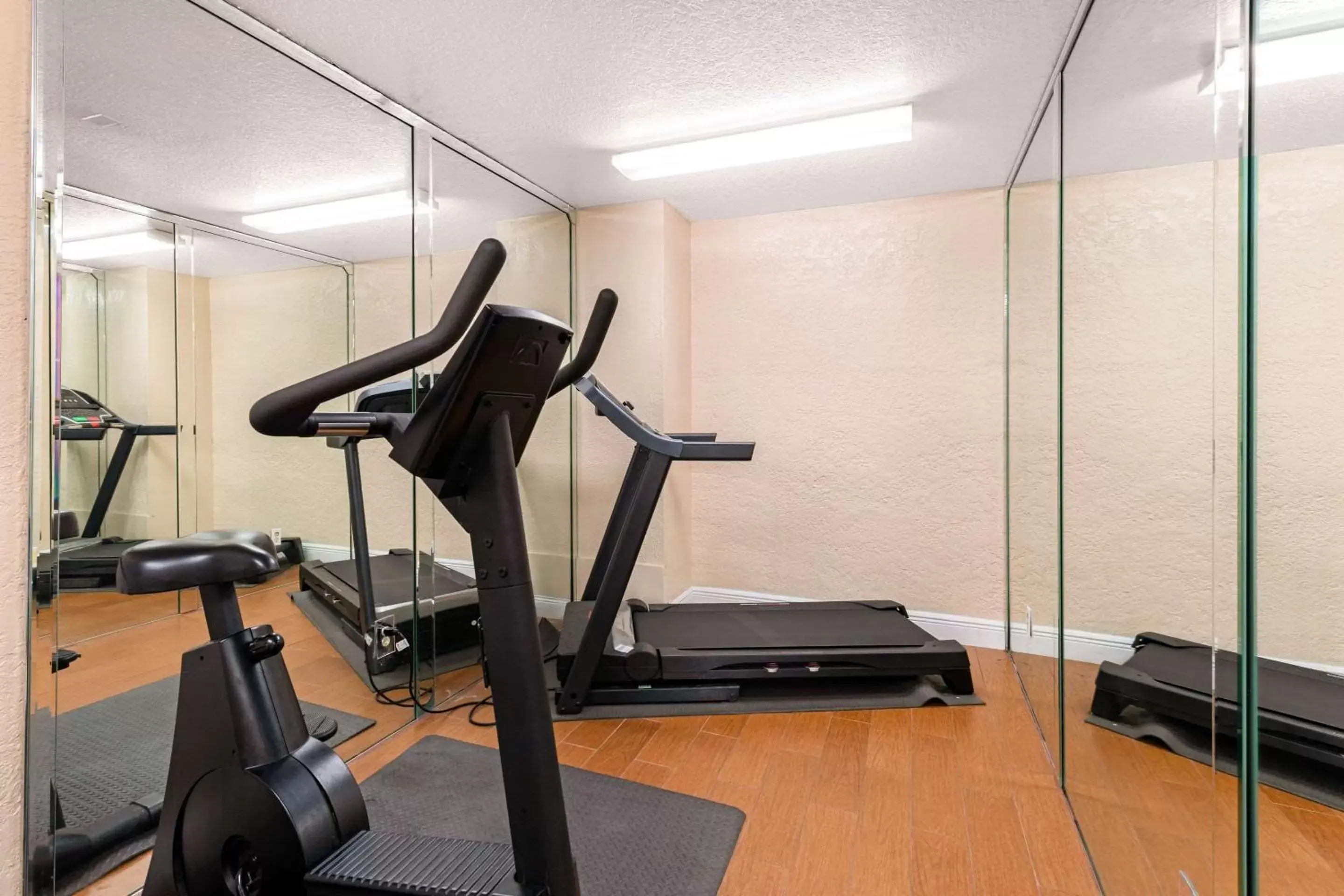 Fitness centre/facilities, Fitness Center/Facilities in Quality Inn & Suites Orlando Airport