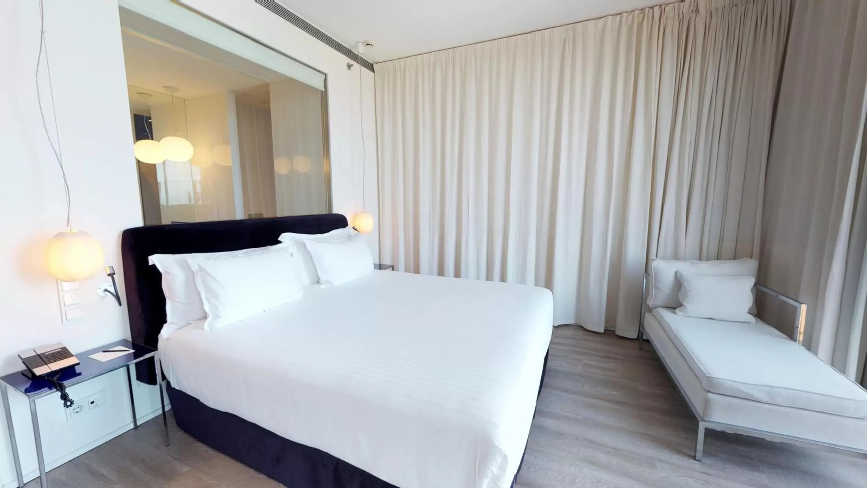 Bedroom, Bed in Melia Barcelona Sky 4* Sup