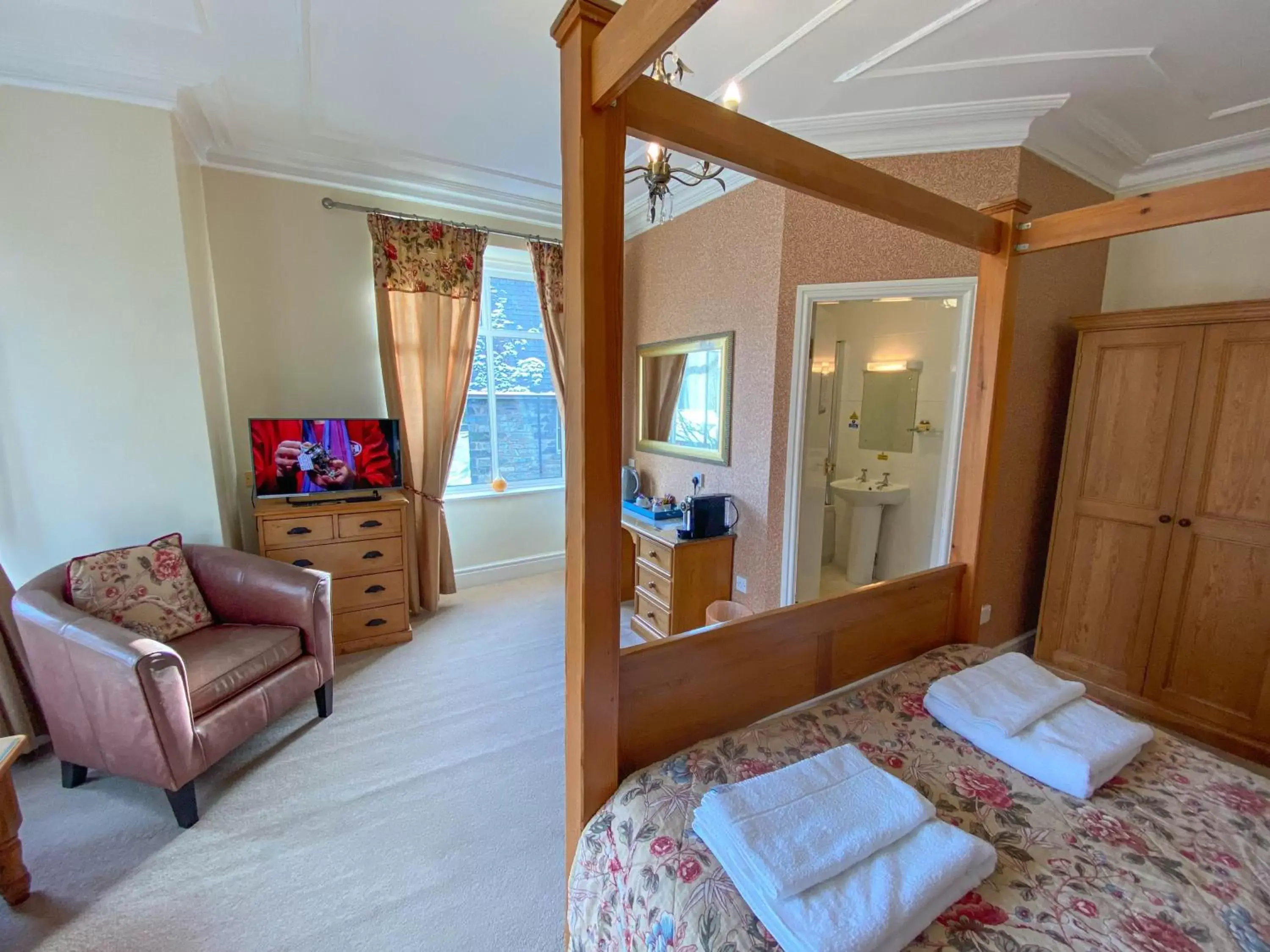 King Room (Not Pet-Friendly) in Glan Aber Hotel King Room (Not Pet-Friendly) in Glan Aber Hotel