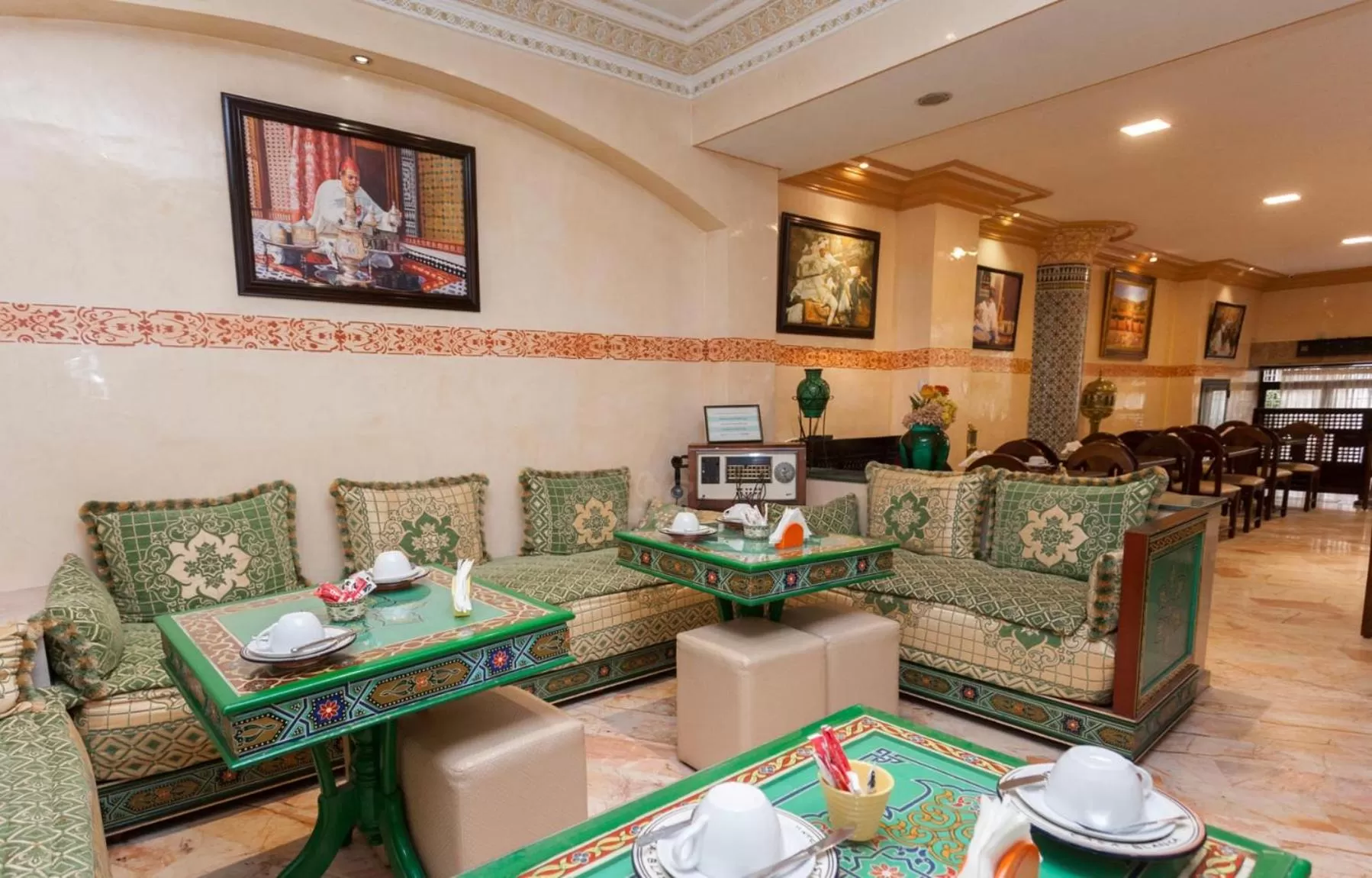 Communal lounge/ TV room in Hôtel Astrid