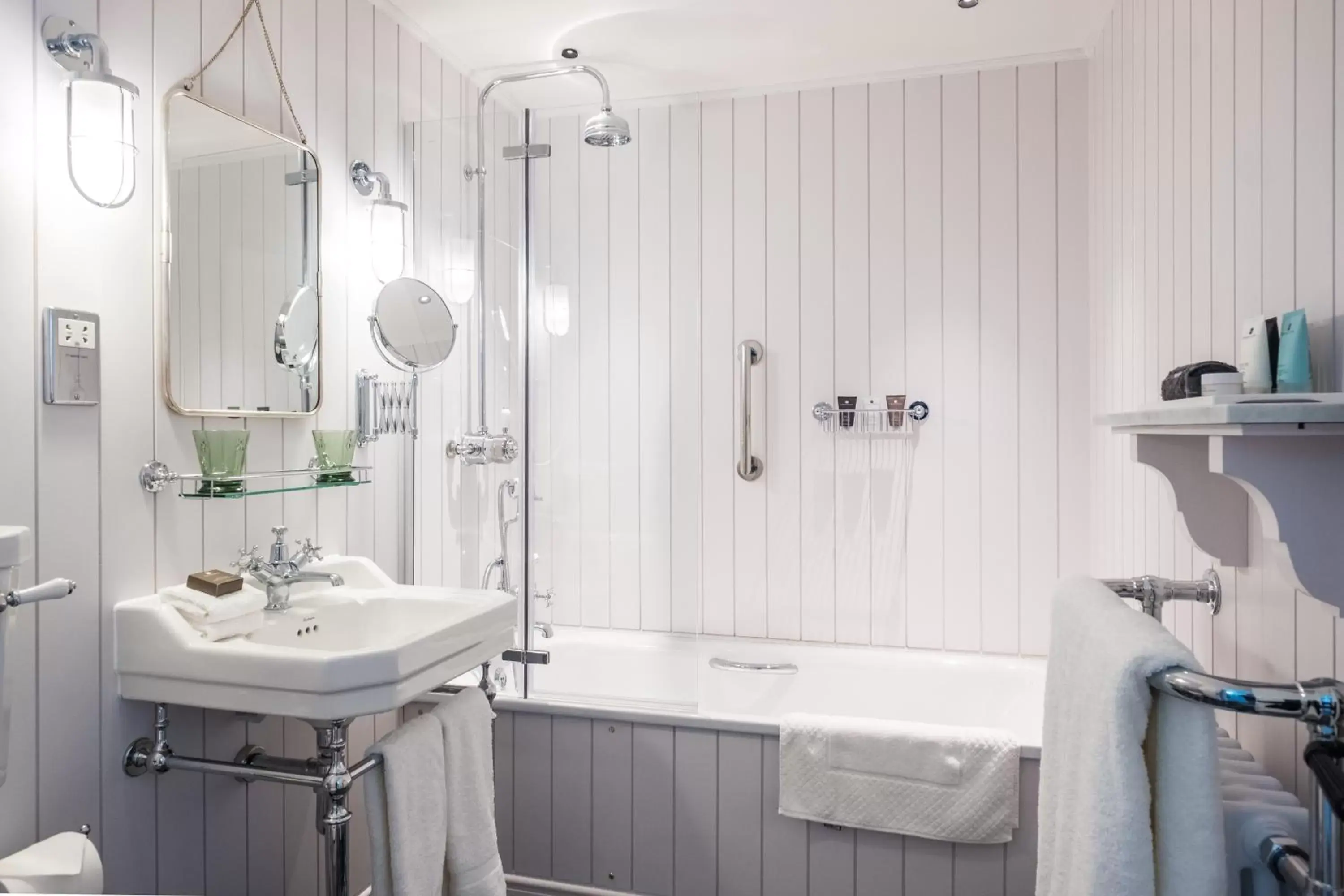 Shower, Bathroom in The Swan Hotel