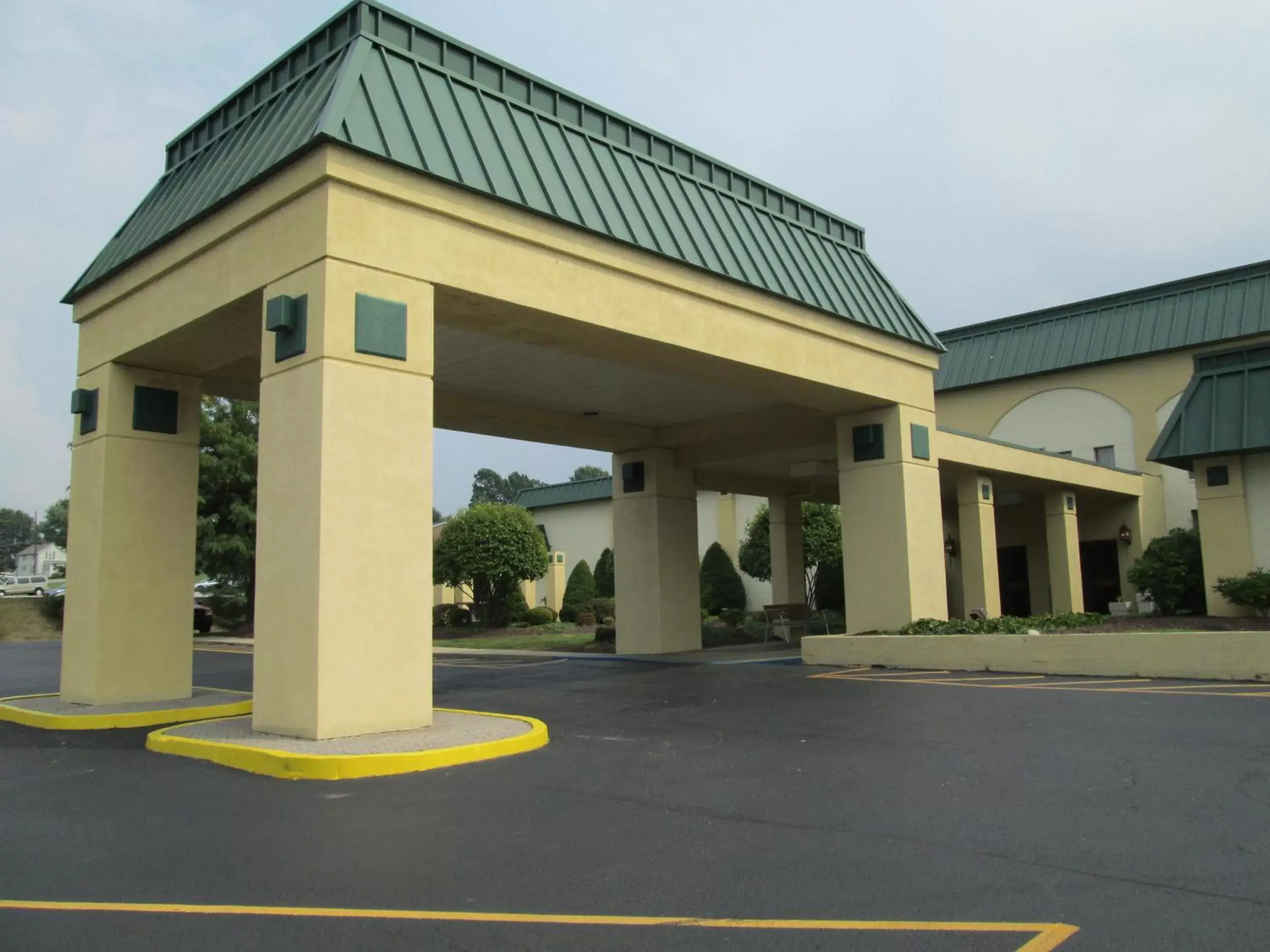 Facade/entrance, Property Building in Ramada by Wyndham Indiana