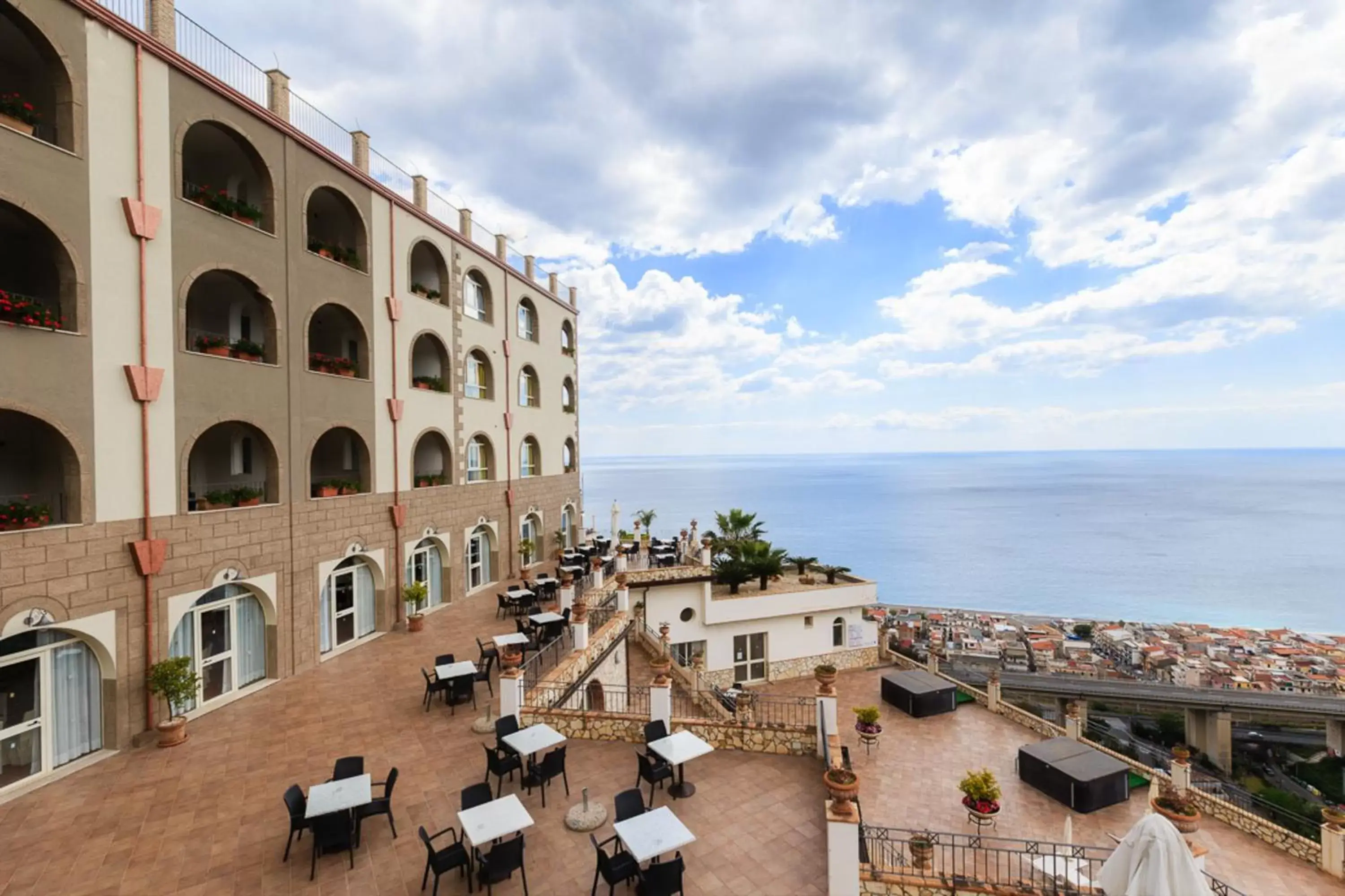 Property building in Hotel Olimpo le Terrazze