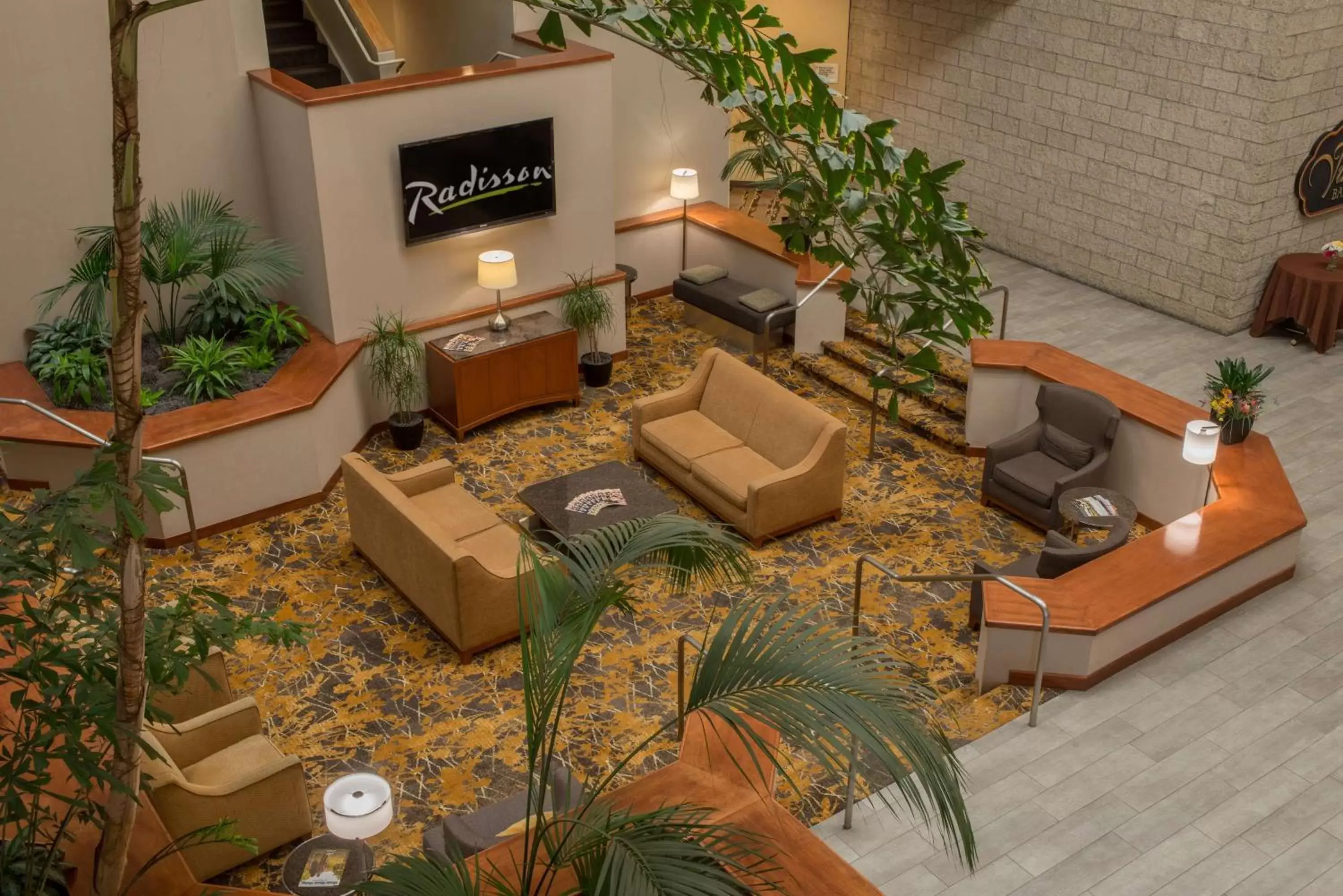 Lobby or reception in Radisson Hotel Santa Maria