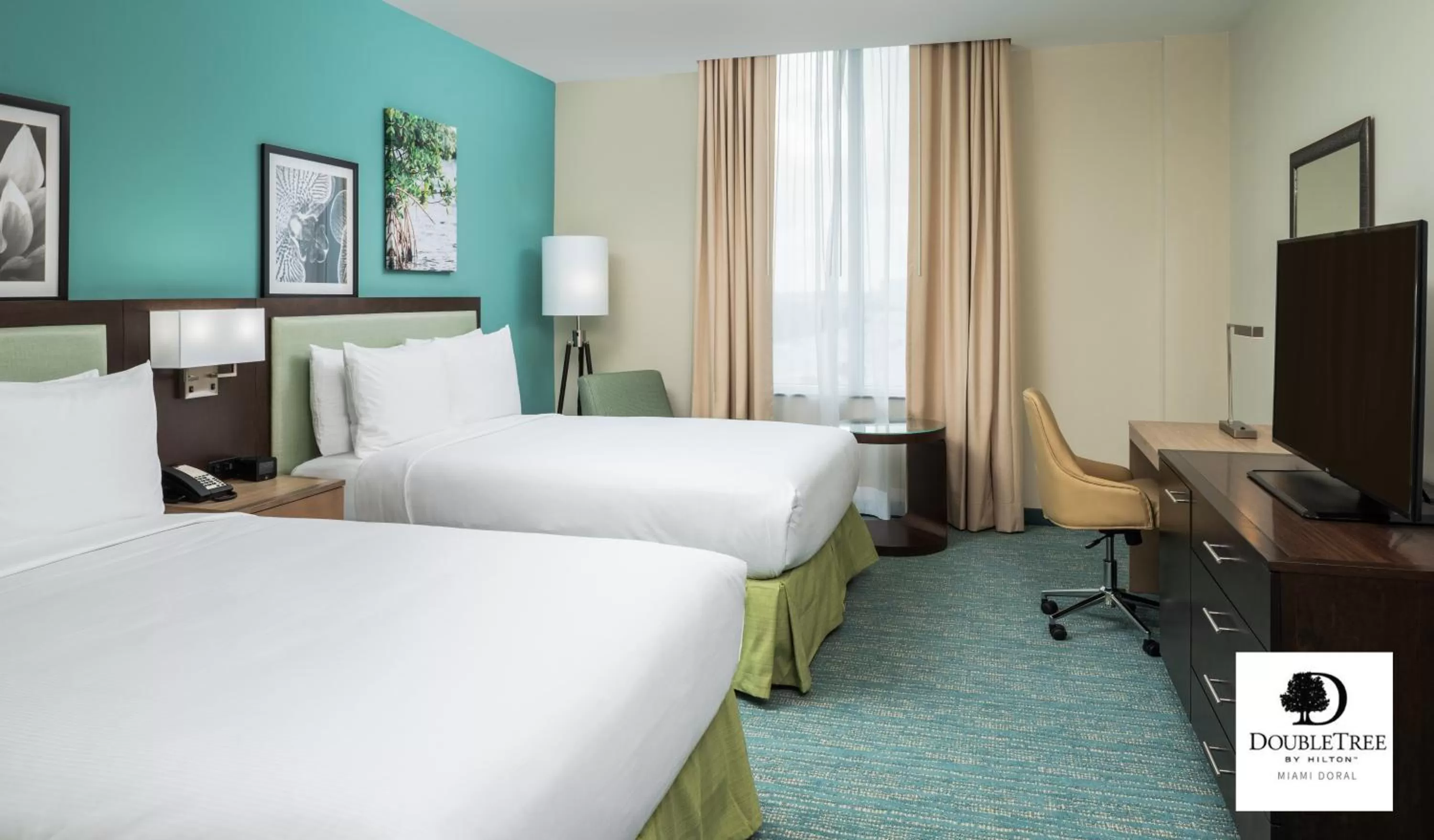 Bedroom, Bed in DoubleTree by Hilton Miami Doral