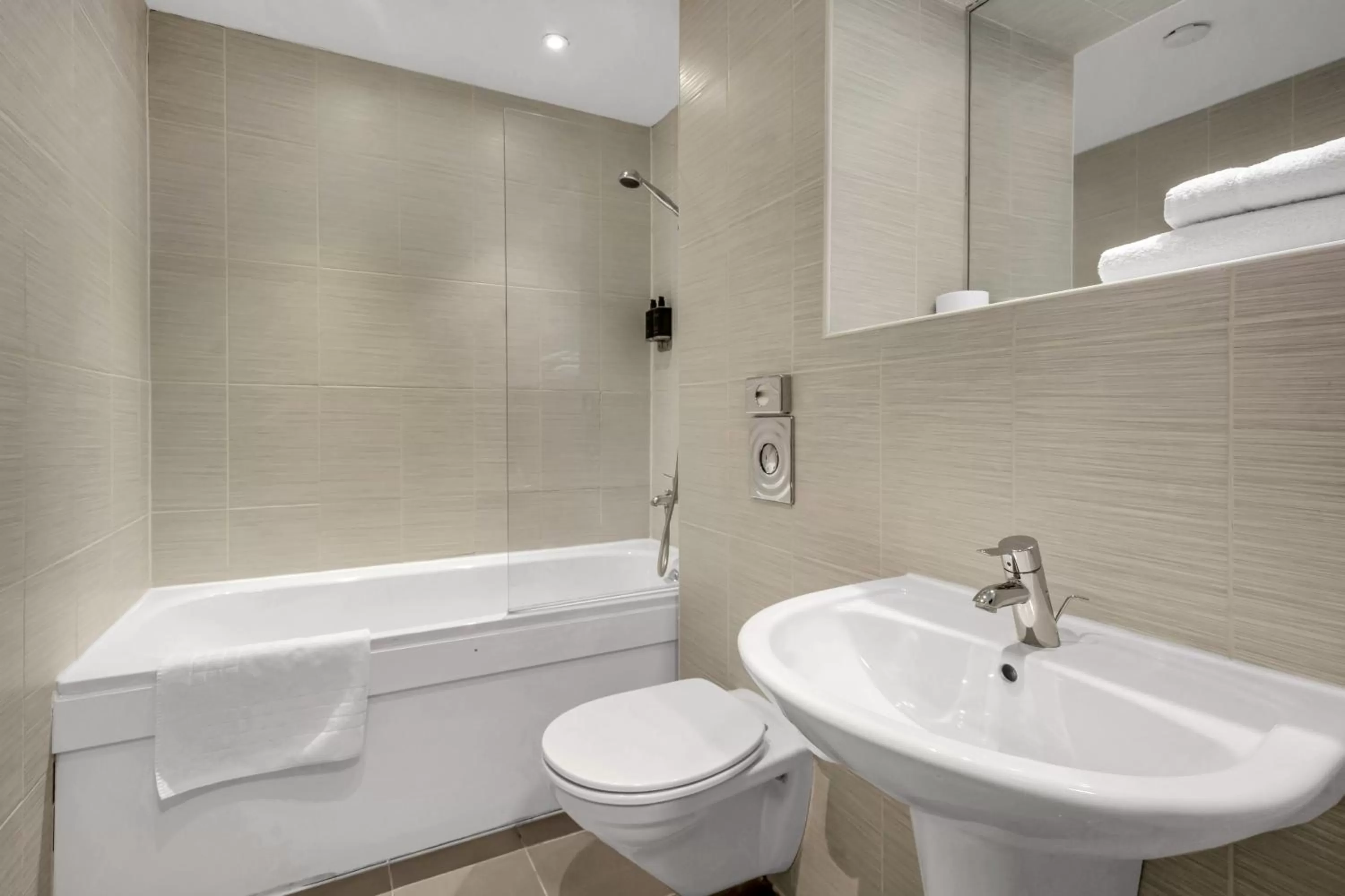 Bathroom in Roomzzz Leeds Headingley