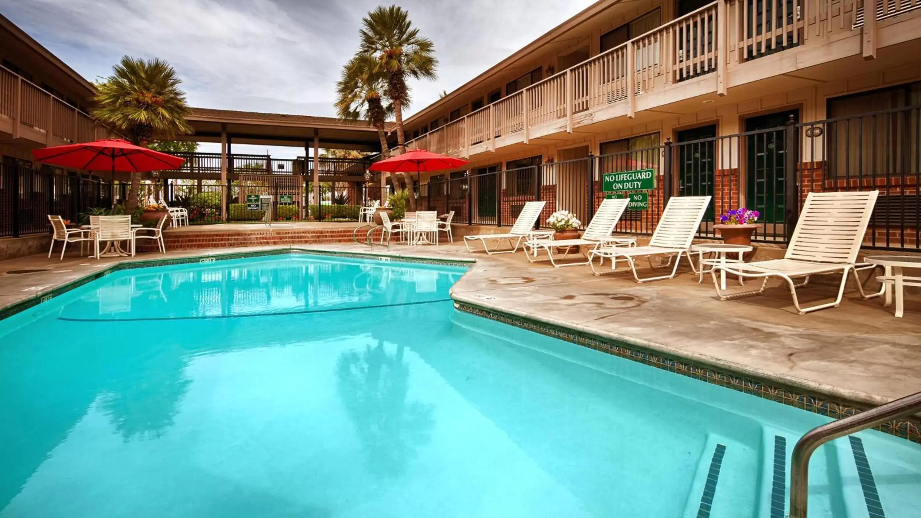 On site, Swimming Pool in Best Western Shadow Inn