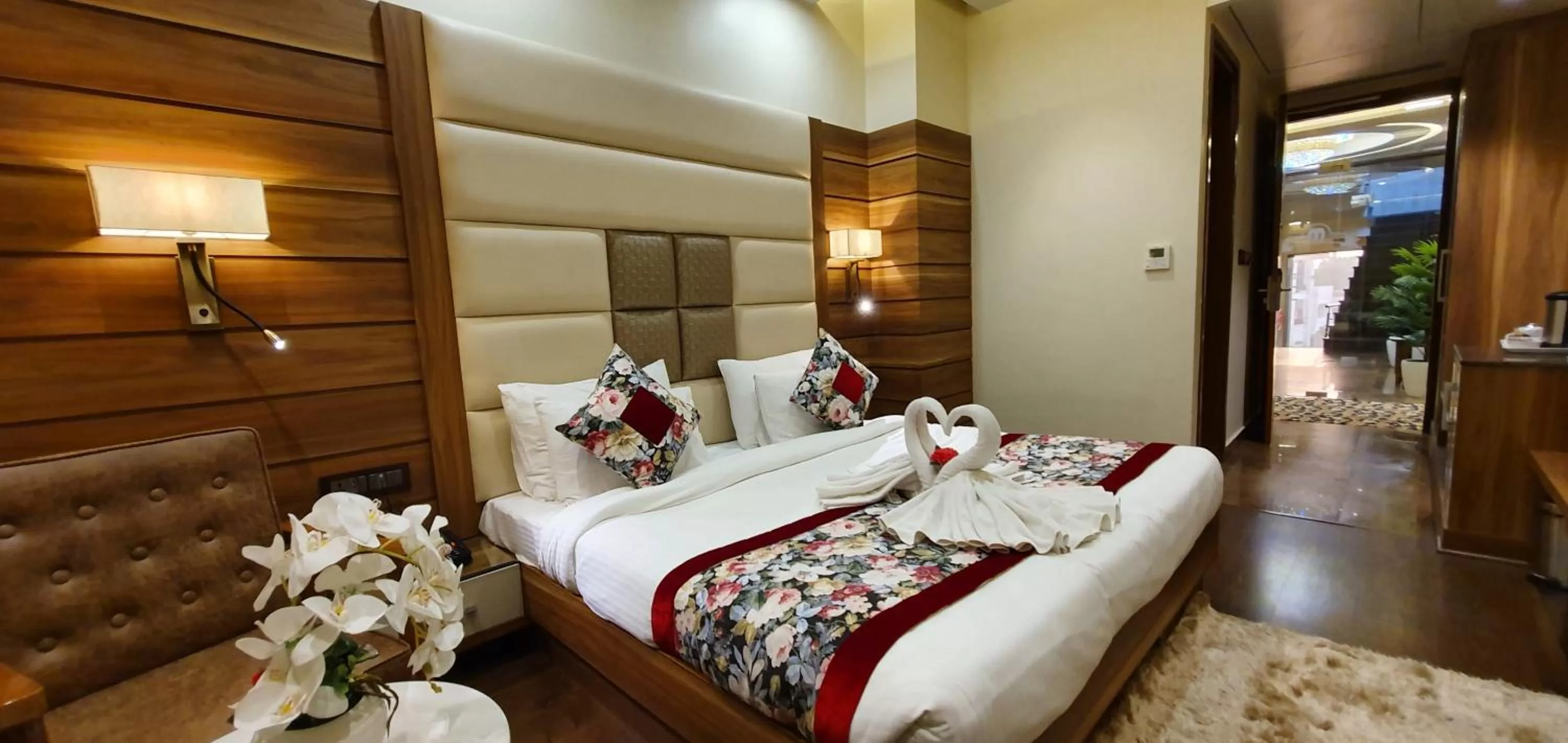 Bed in Hotel Makhan Residency