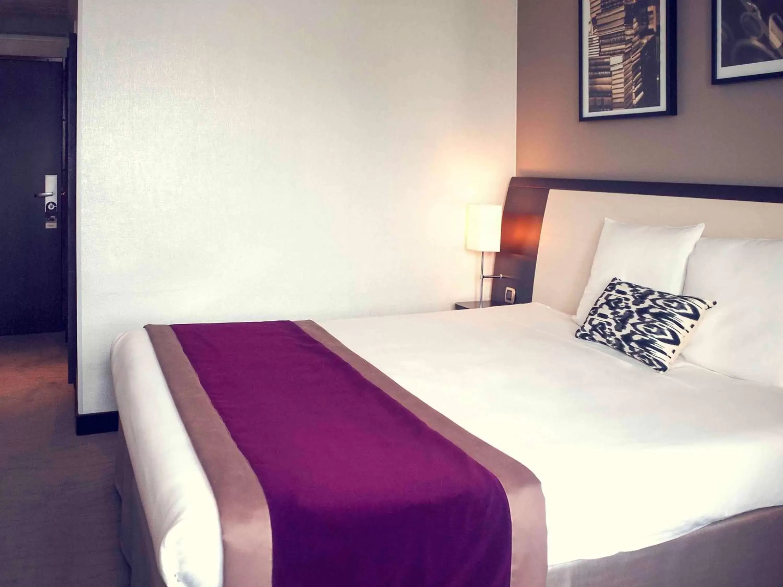 Photo of the whole room, Bed in Mercure Angers Centre Gare