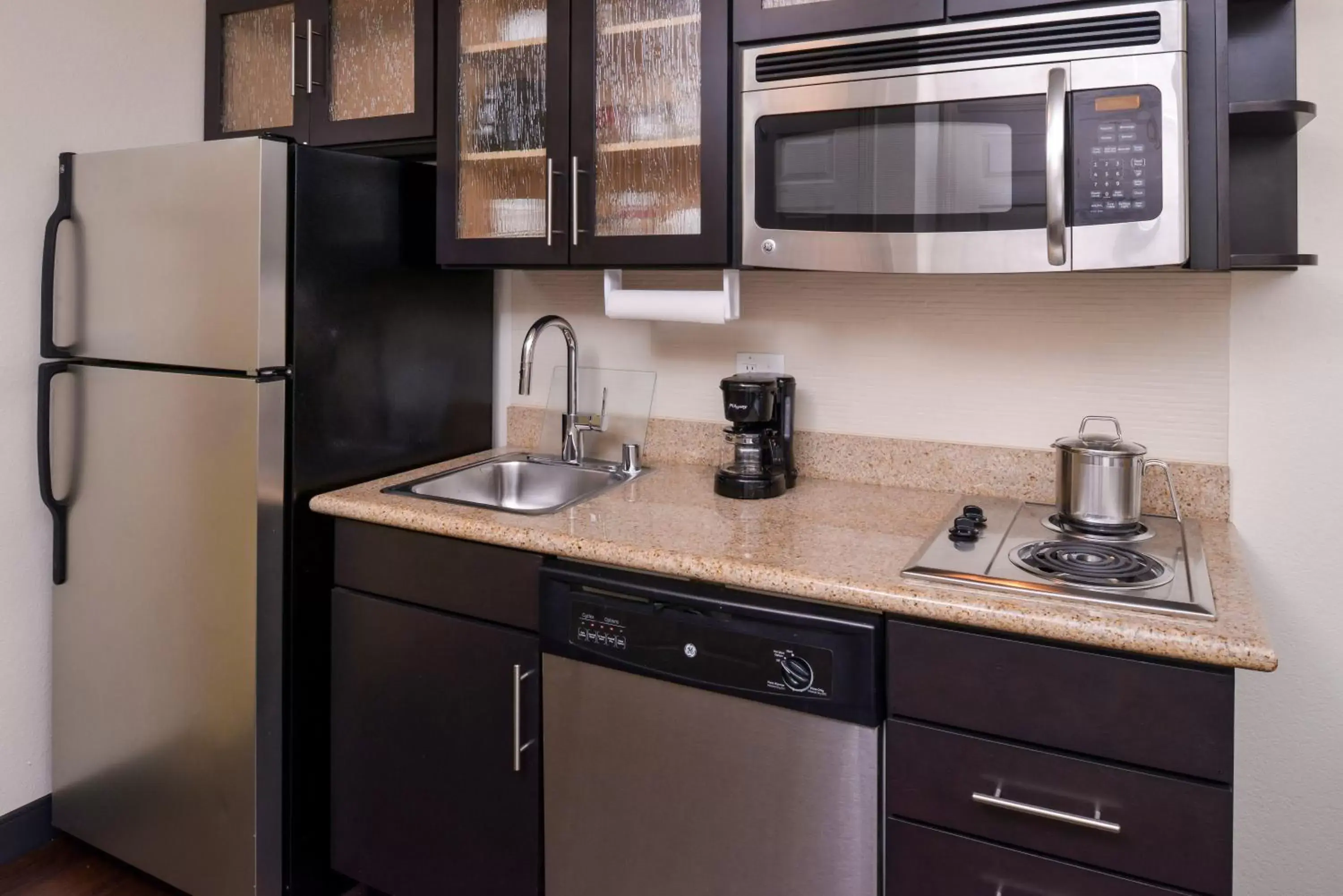 Kitchen or kitchenette, Kitchen/Kitchenette in Candlewood Suites - Plano North, an IHG Hotel