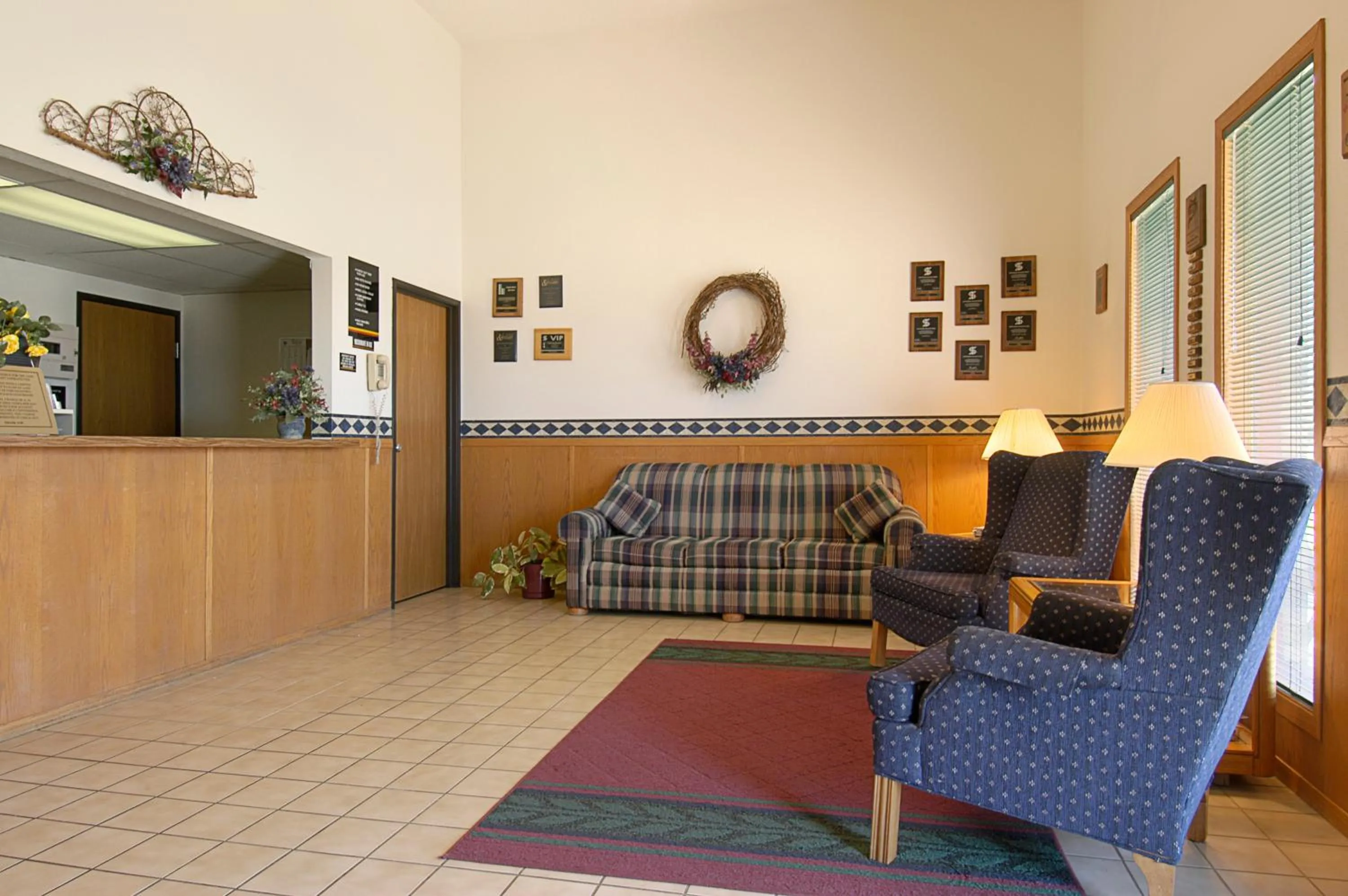 Seating Area in Super 8 by Wyndham Wayne