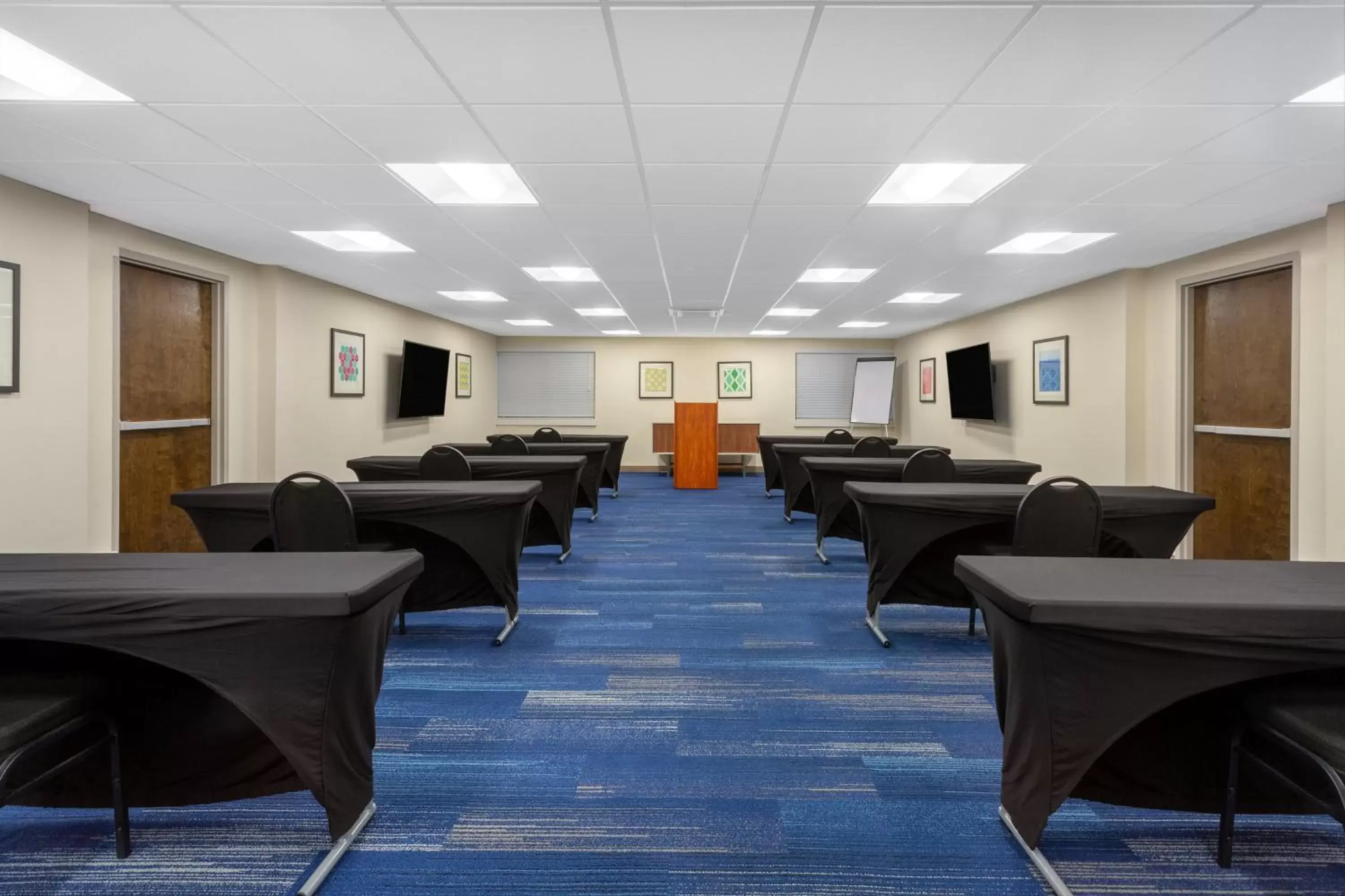 Meeting/conference room in Holiday Inn Express Hotel & Suites King of Prussia, an IHG Hotel