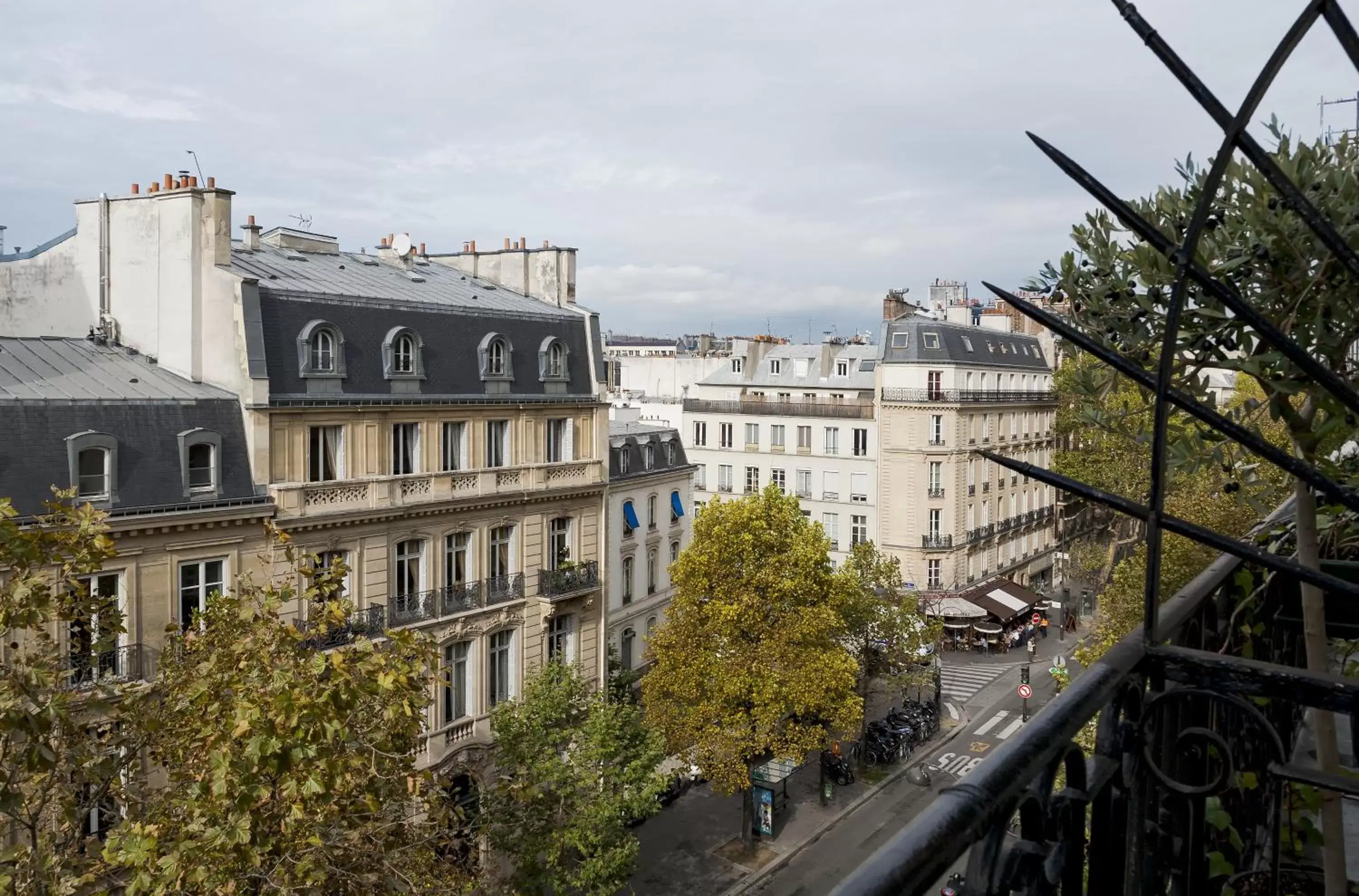 Property building in Timhotel Invalides Eiffel