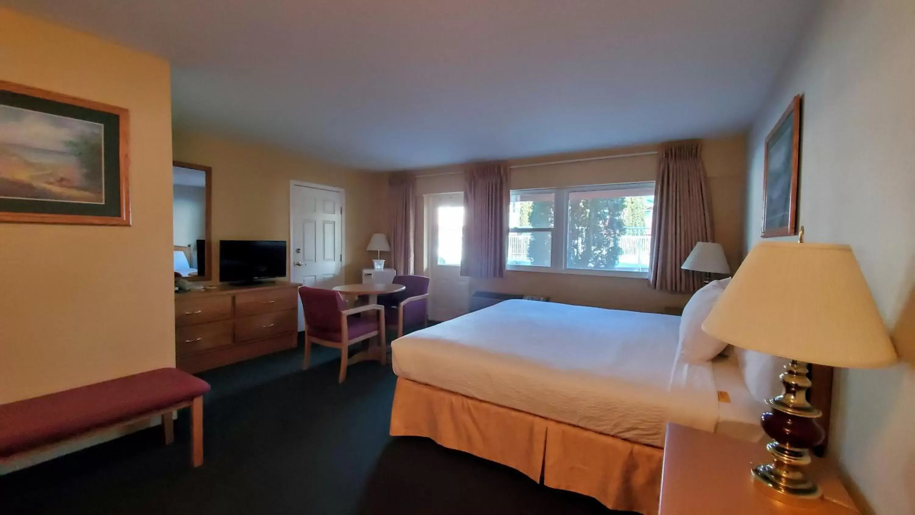 Photo of the whole room in Days Inn by Wyndham Penticton Conference Centre