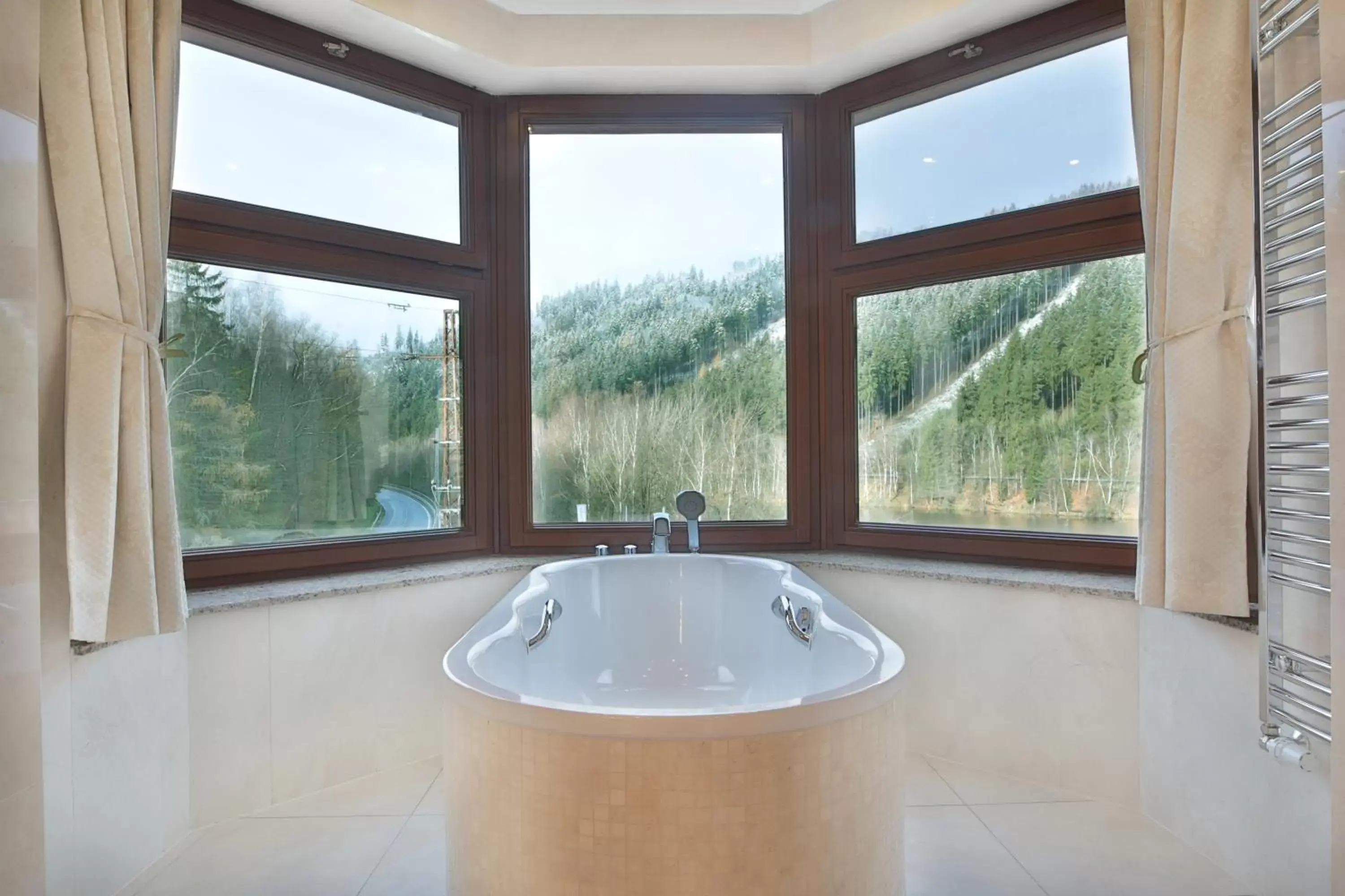 Bathroom in Retro Riverside Wellness Resort