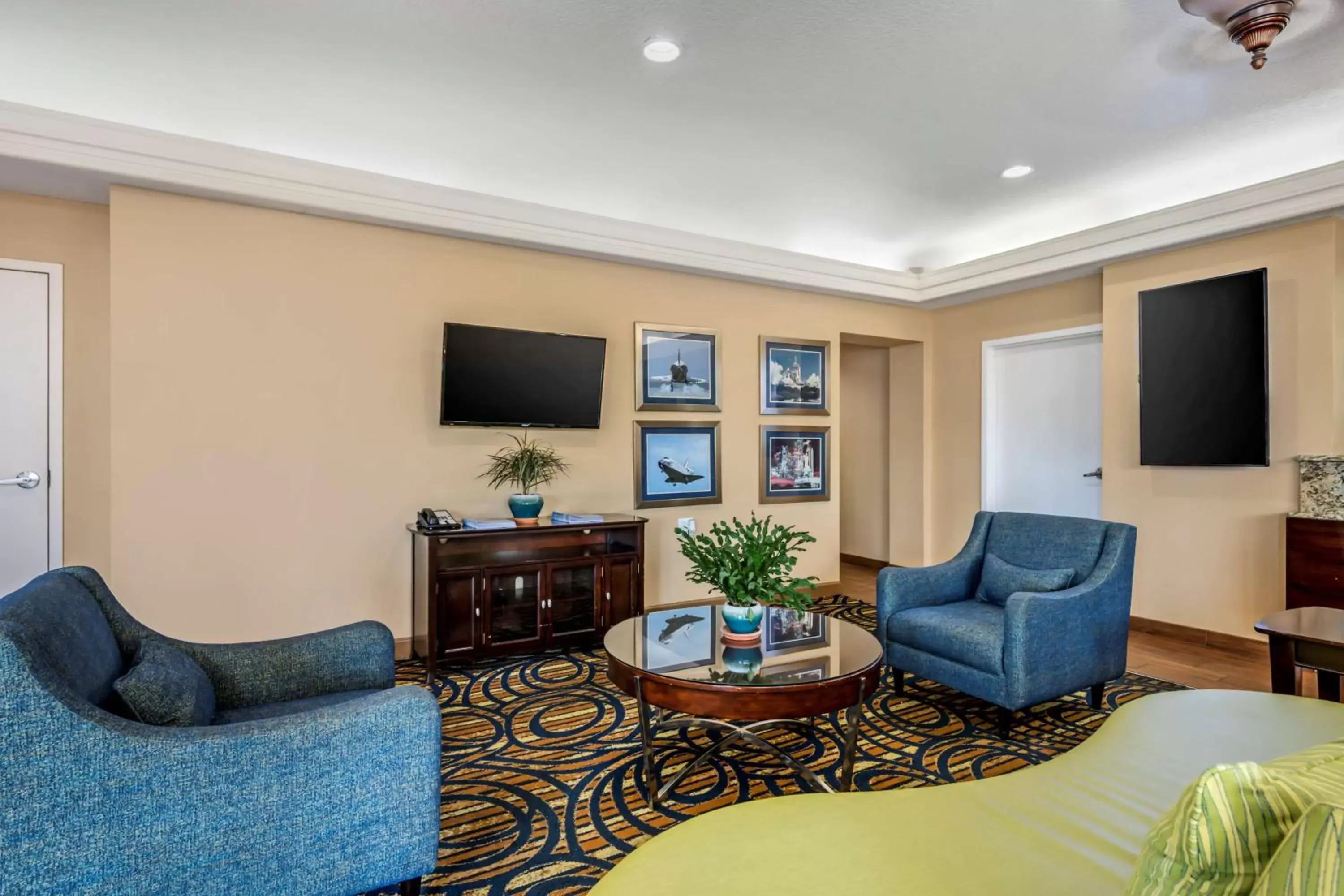 Lobby or reception, Seating Area in Best Western Cocoa Beach Hotel & Suites