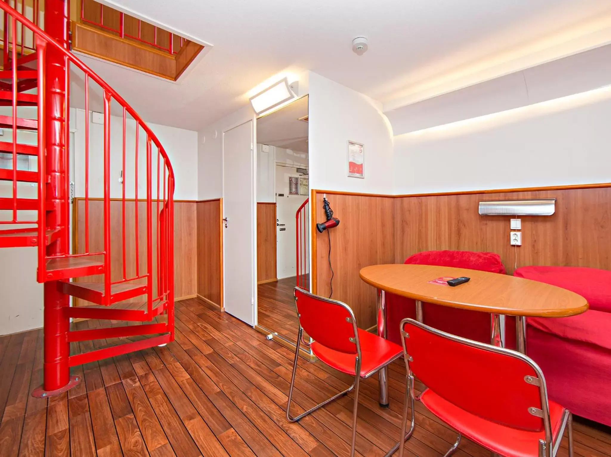 Dining area in Omena Hotel Turku Humalistonkatu