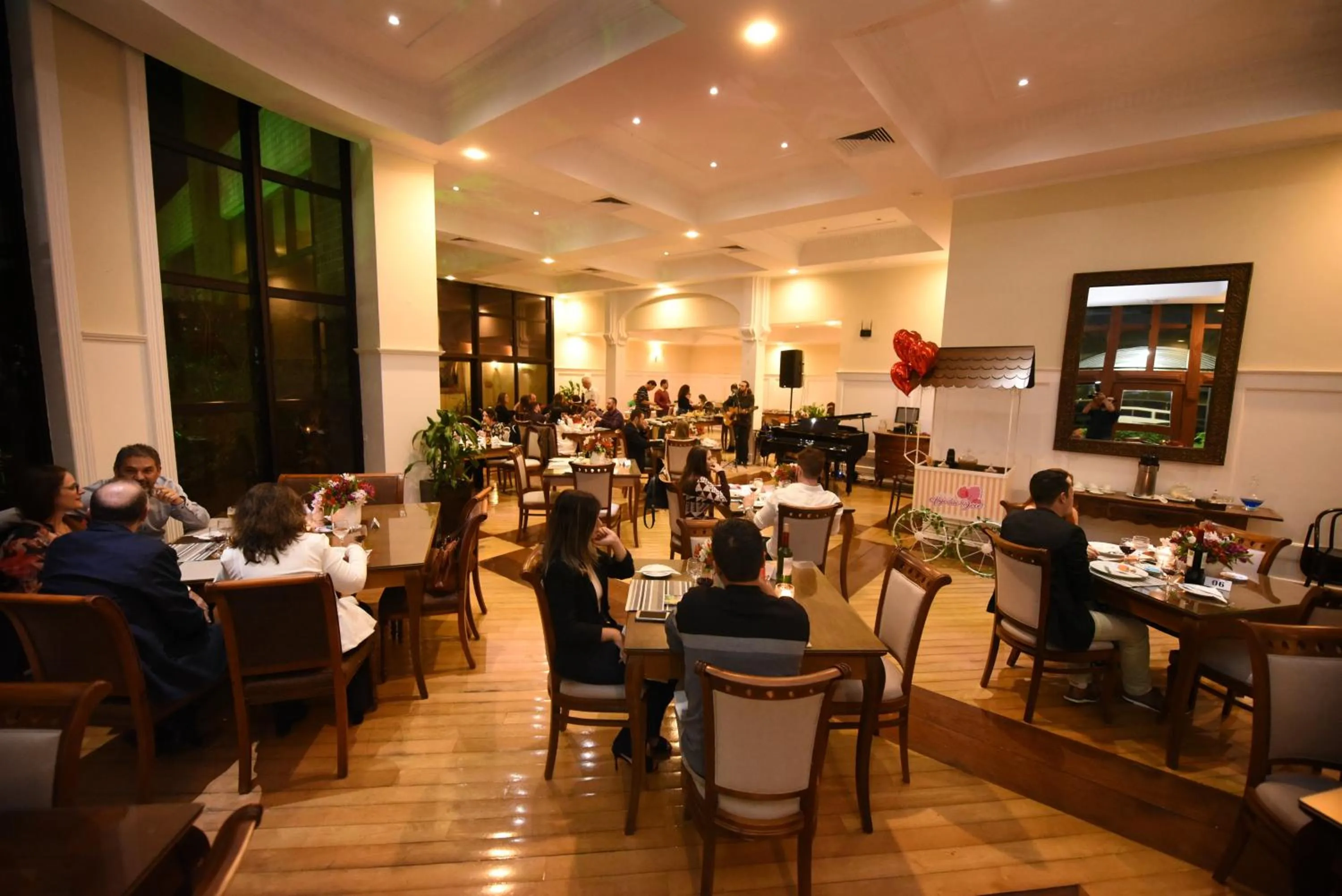 Restaurant/places to eat in Marques Plaza Hotel