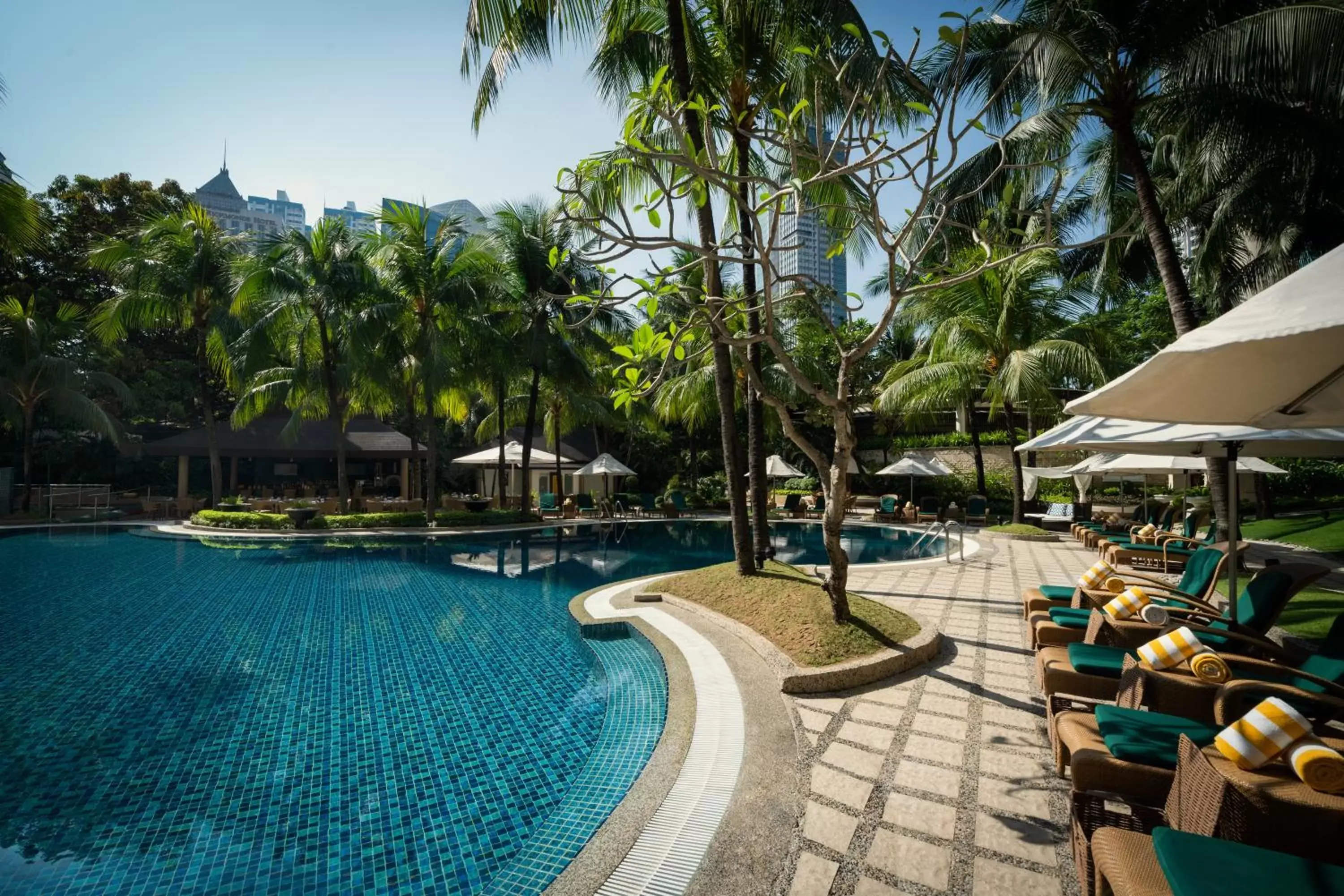 Garden view, Swimming Pool in Edsa Shangri-La, Manila