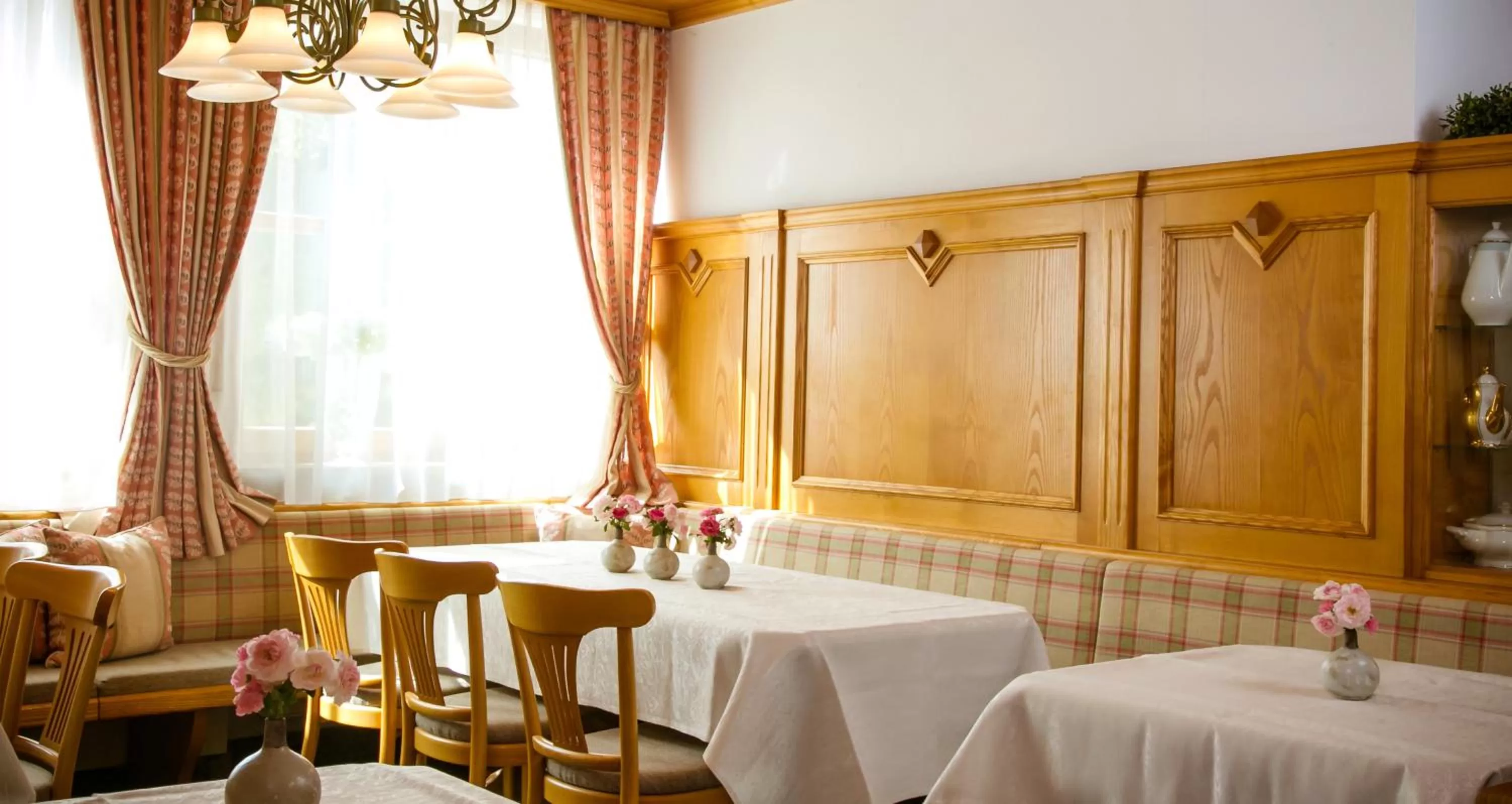 Restaurant/Places to Eat in Landhotel Schneider