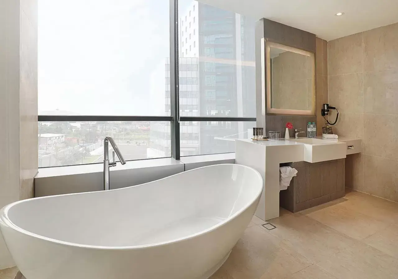 Bathroom in Novotel Samator Surabaya Timur