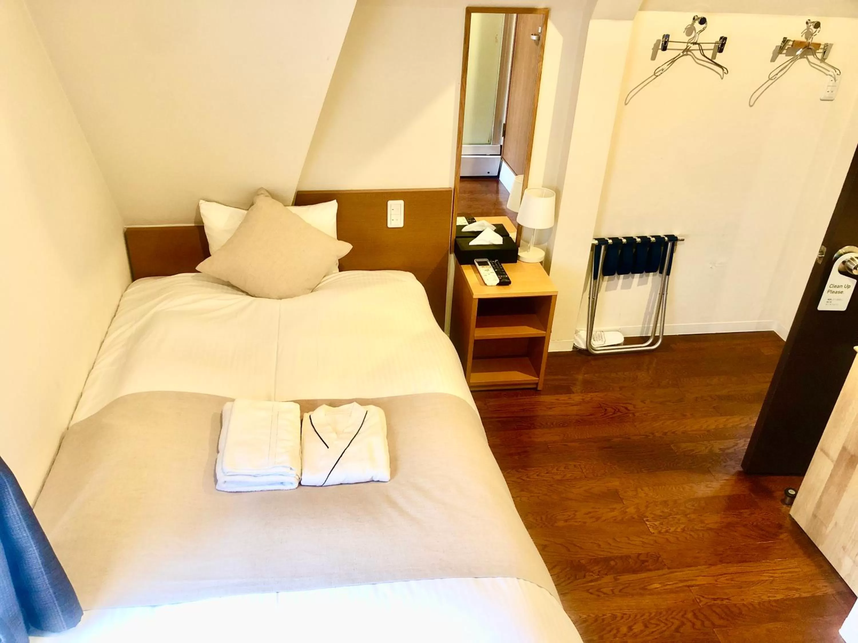 Photo of the whole room, Bed in Pod Select Hotel Shinjuku