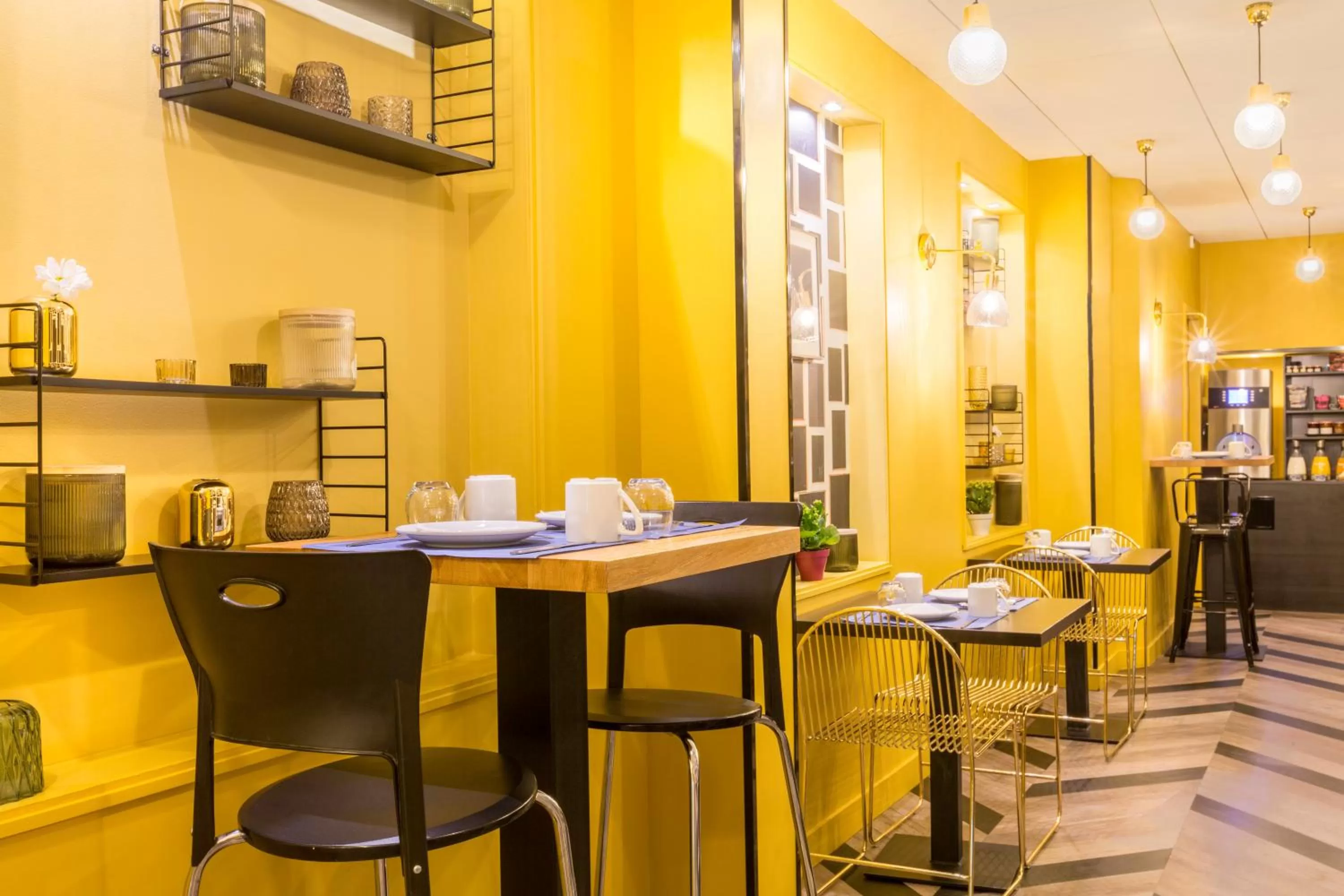 Restaurant/places to eat in Best Western Hotel Centre Reims