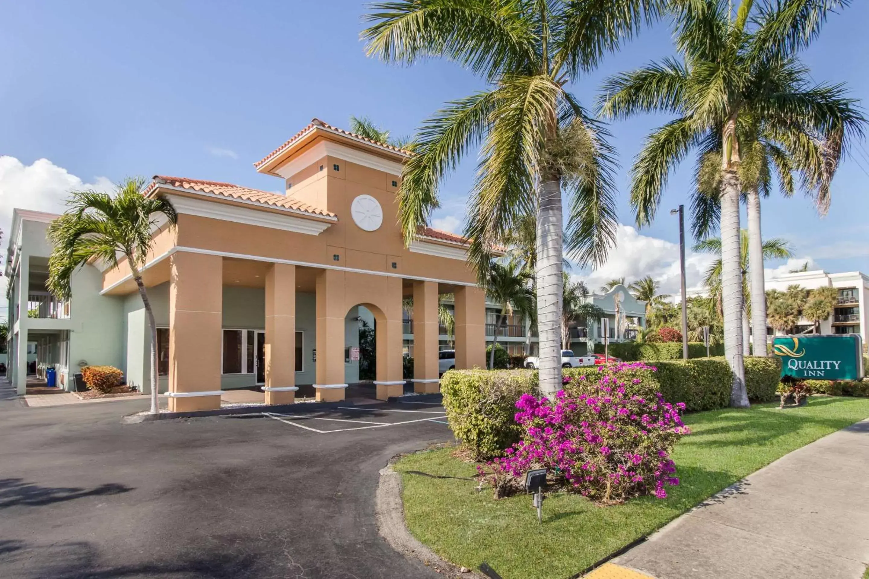 Property Building in Quality Inn Boca Raton