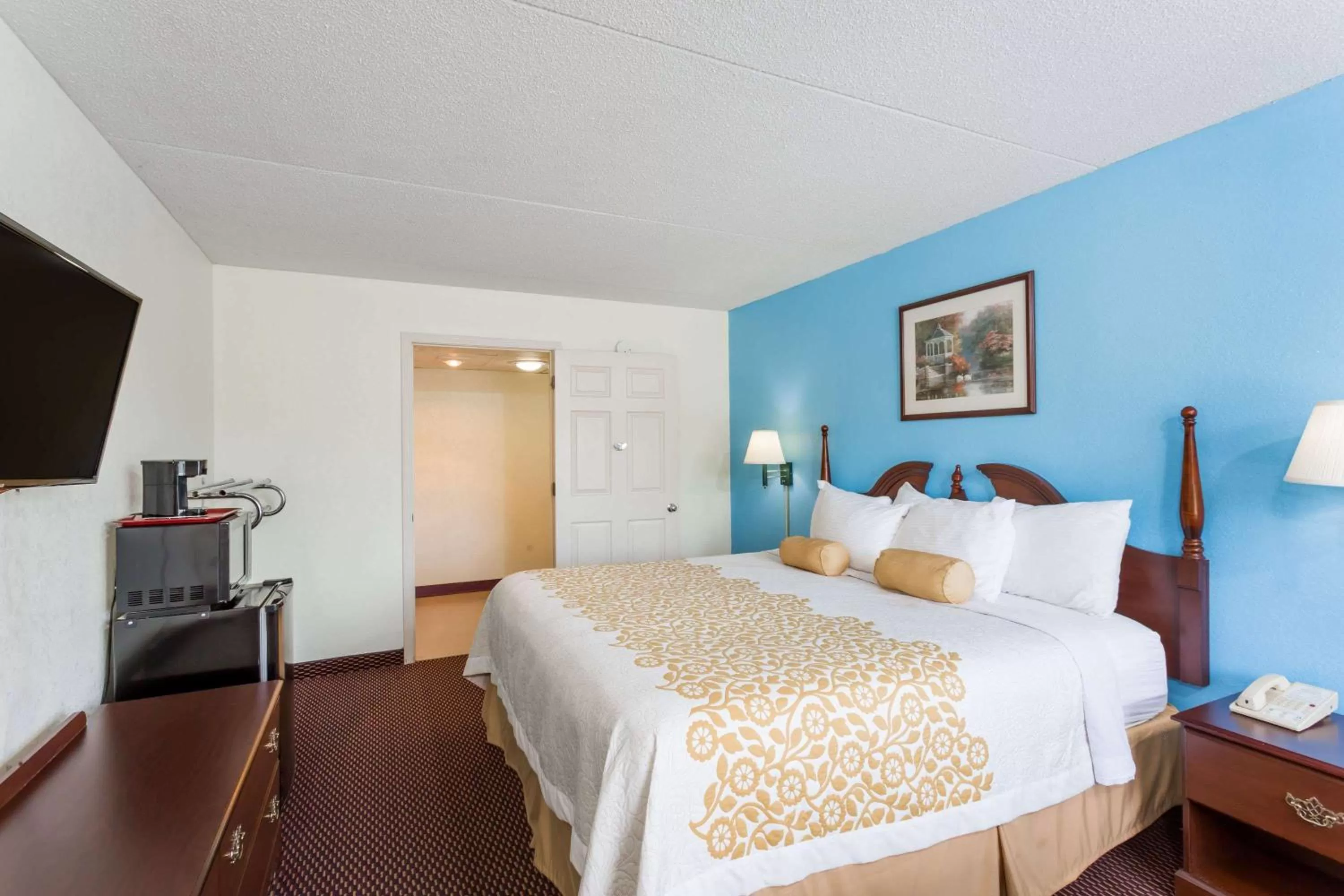 Photo of the whole room, Bed in Hamilton Inn Jonesville I-77