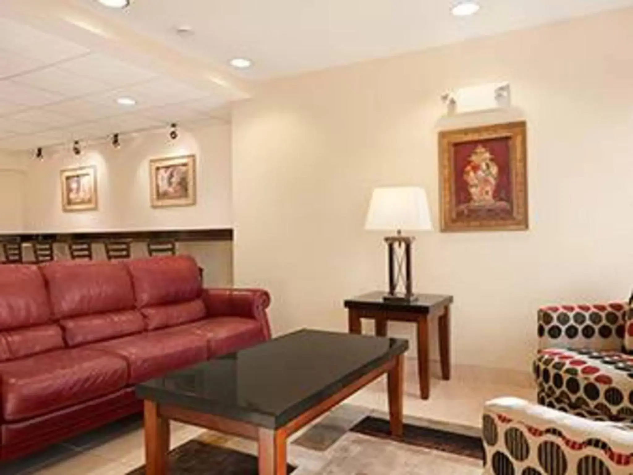 Lounge or bar, Seating Area in Microtel Inn & Suites by Wyndham Ann Arbor