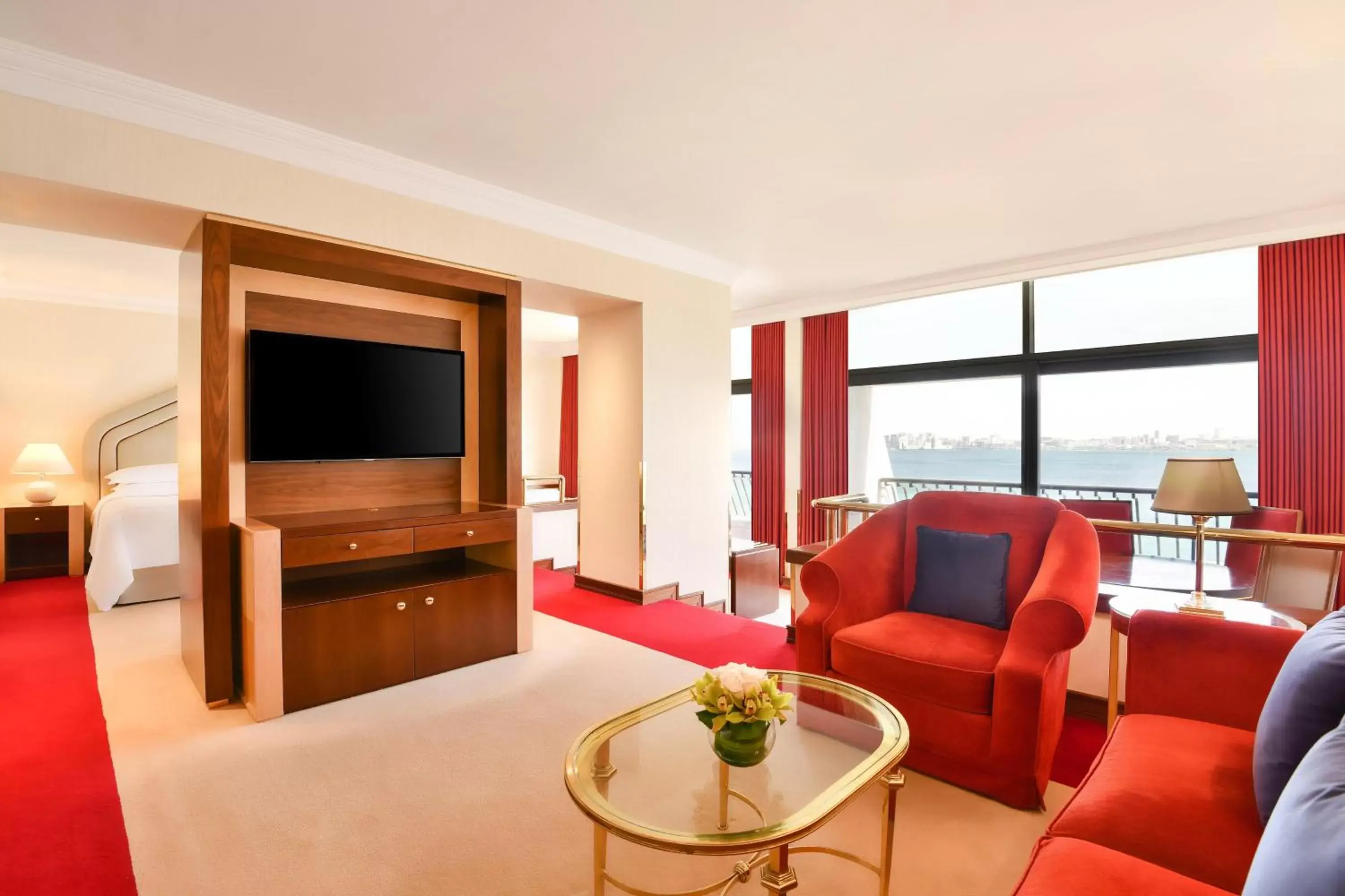 Living room, Seating Area in Sheraton Grand Doha Resort & Convention Hotel