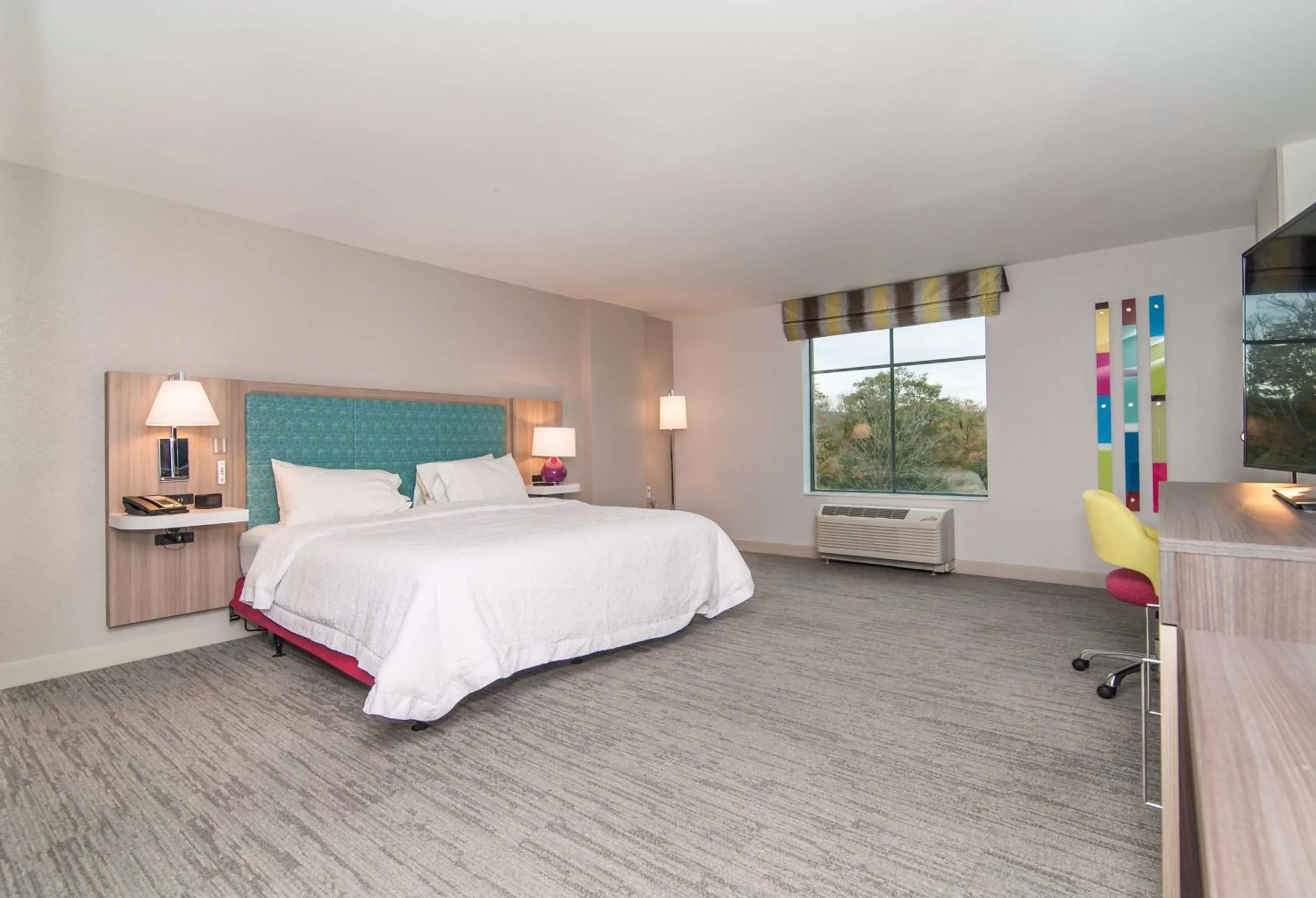 Bedroom, Bed in Hampton Inn Norwich