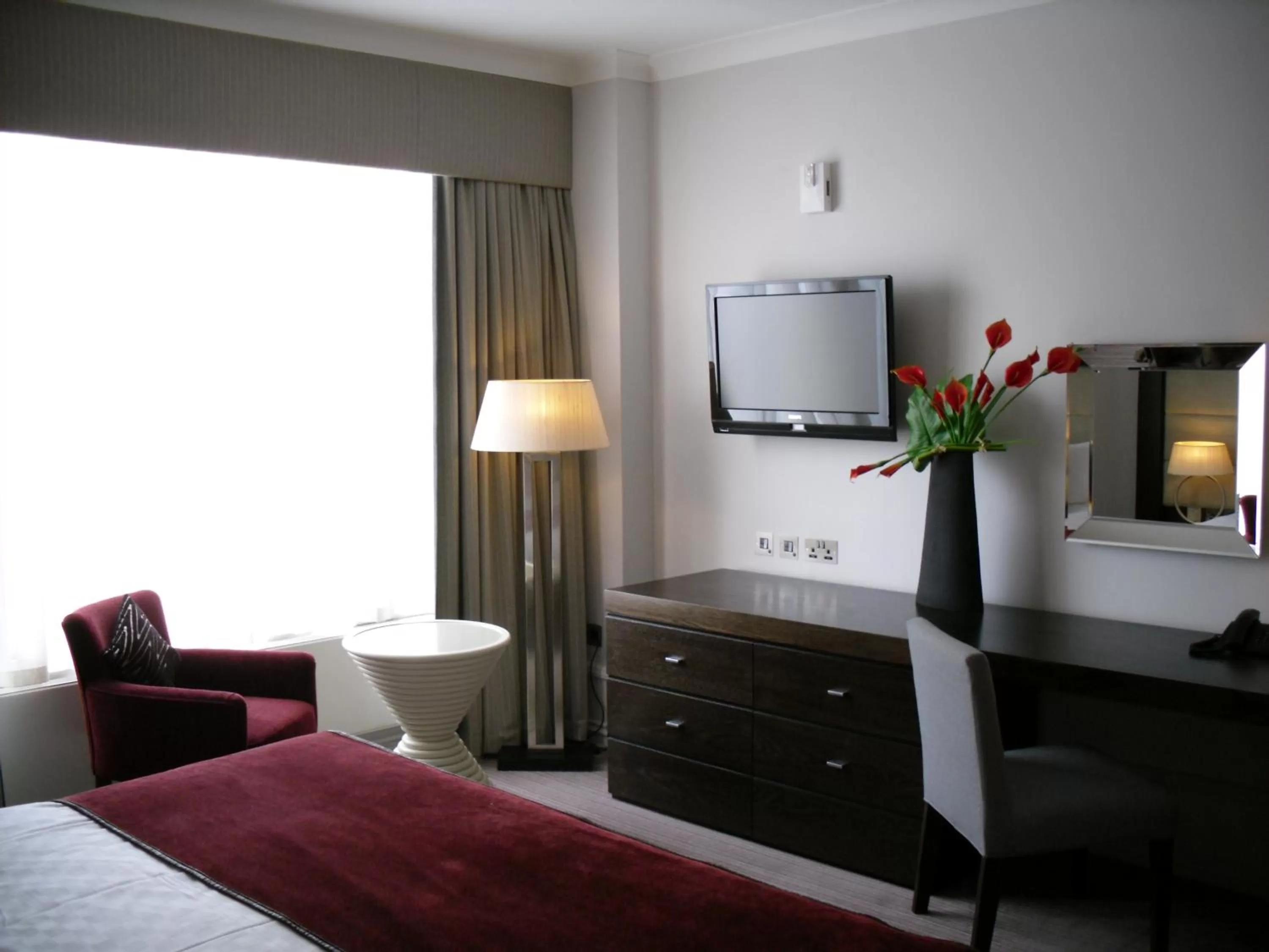 TV and multimedia, Bed in Mercure Aberdeen Caledonian Hotel