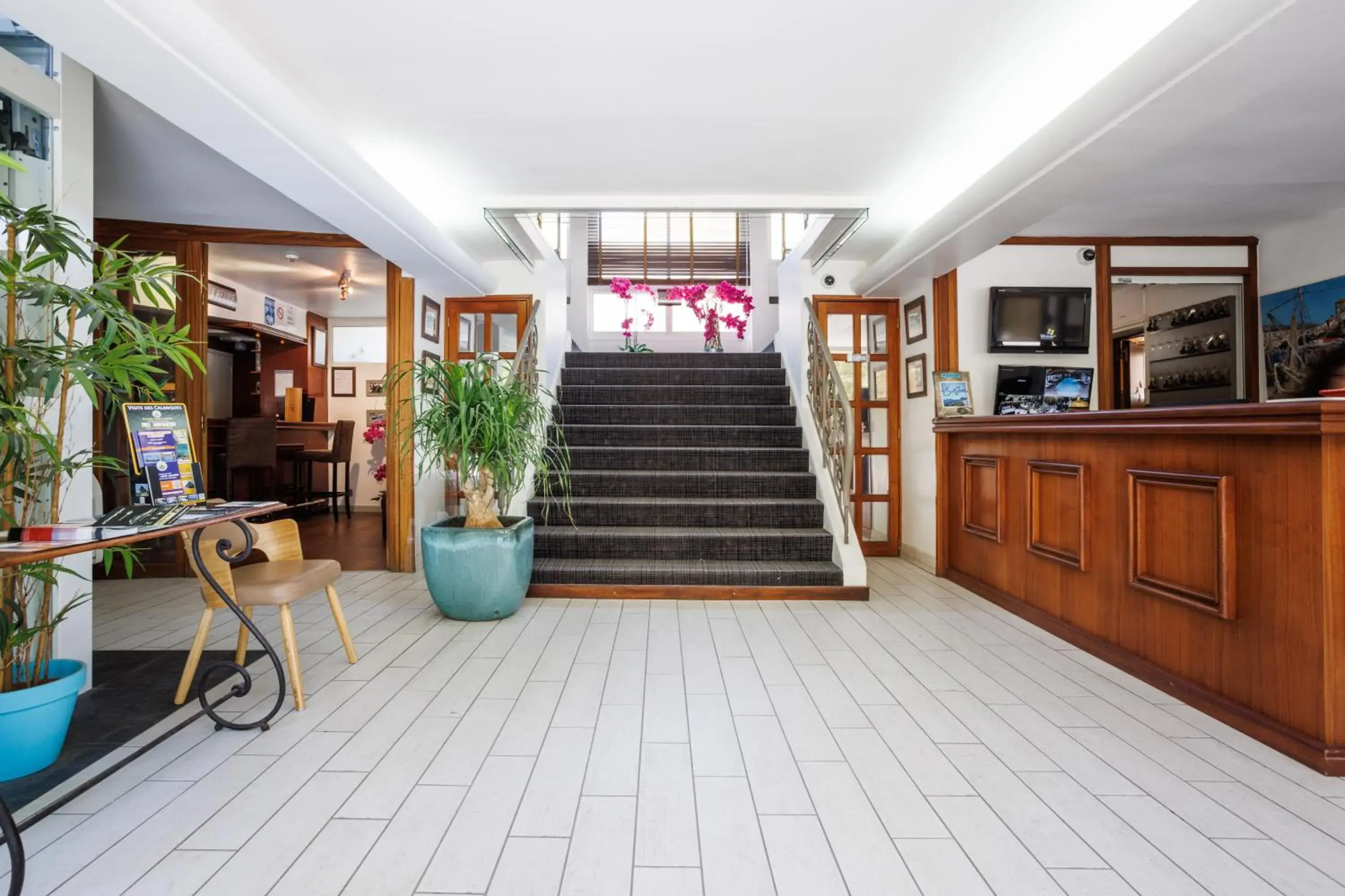 Property building, Lobby/Reception in Hotel SPA Plage St Jean