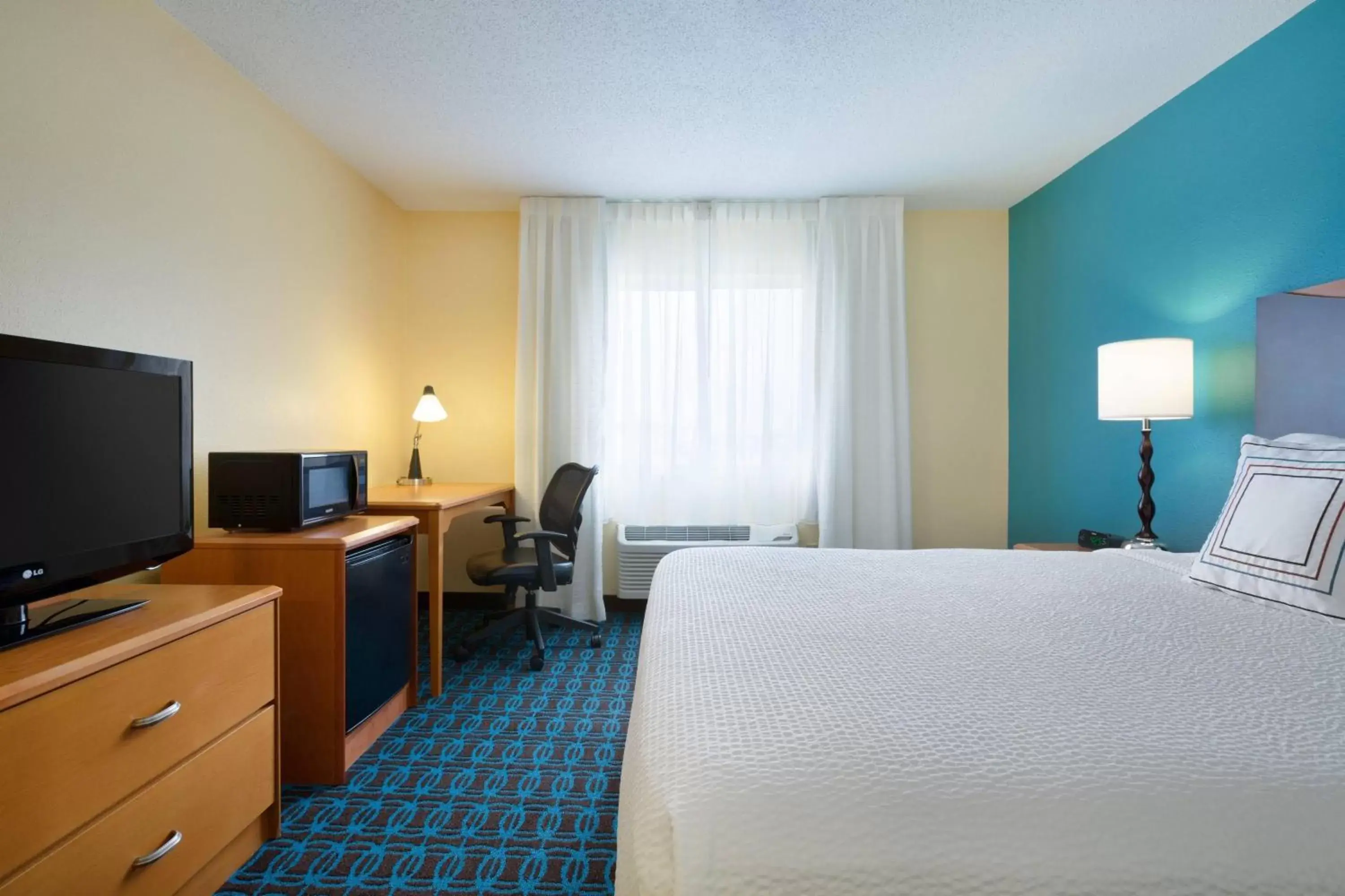 Photo of the whole room, Bed in Fairfield Inn & Suites Bismarck South