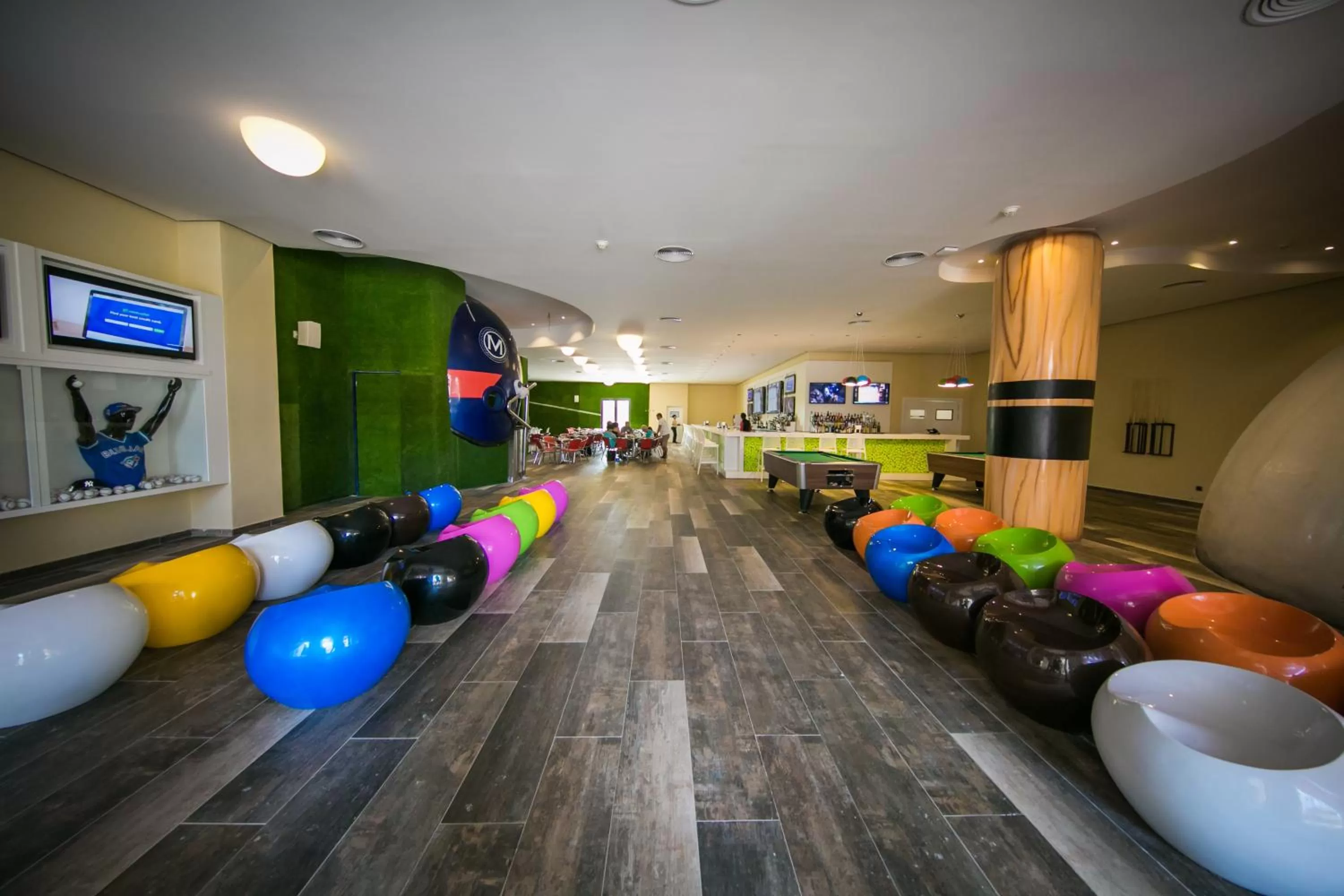 Evening entertainment in Majestic Mirage Punta Cana, All Suites – All Inclusive