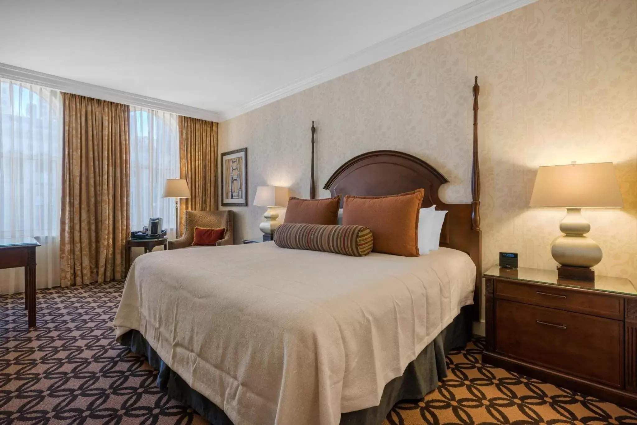 Photo of the whole room, Bed in Omni San Francisco