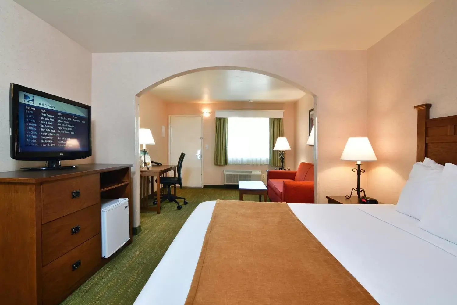 Large King Room - Non-Smoking in Lamplighter Inn & Suites at SDSU Large King Room - Non-Smoking in Lamplighter Inn & Suites at SDSU