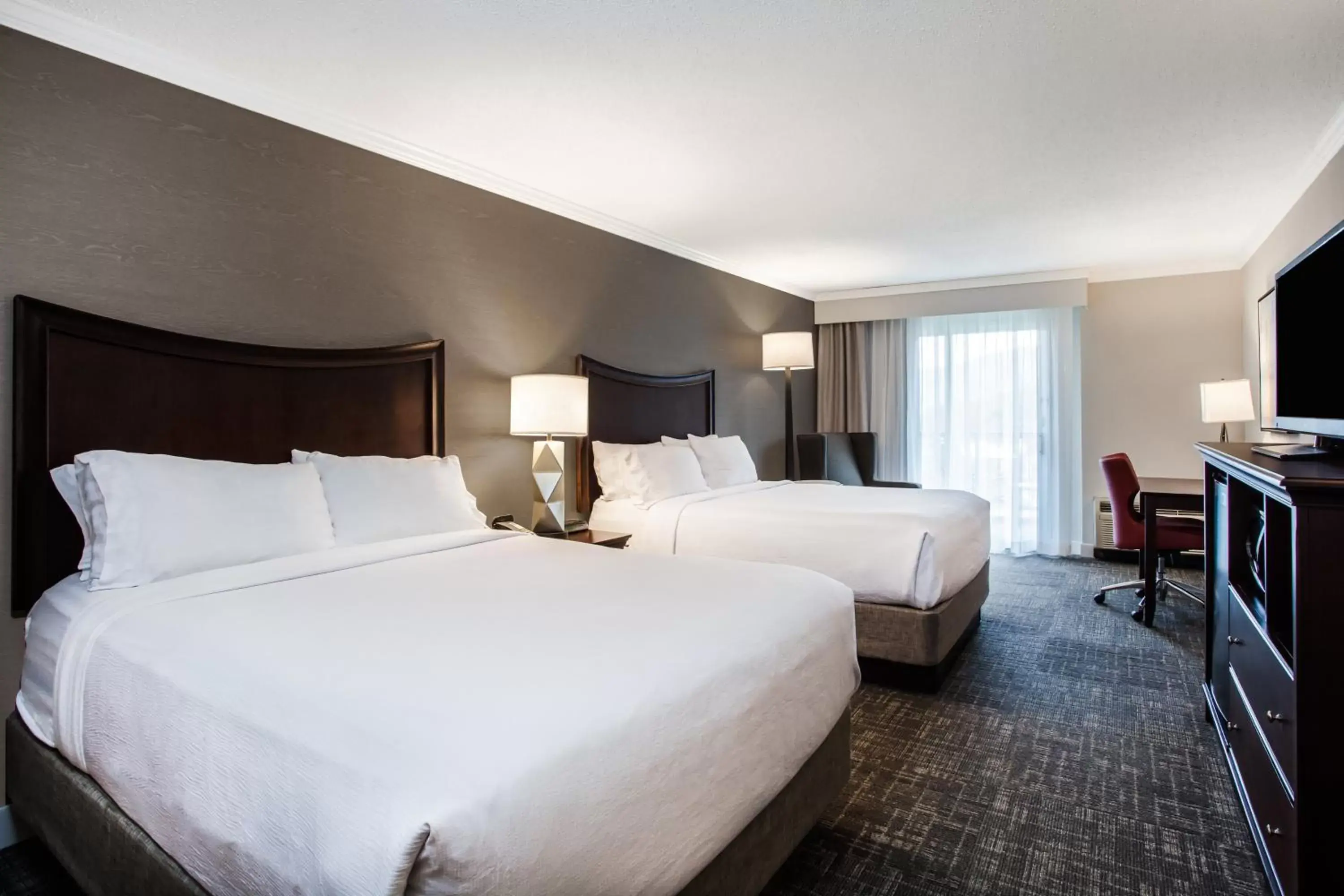 Photo of the whole room, Bed in Holiday Inn Resort Lake George by IHG Photo of the whole room, Bed in Holiday Inn Resort Lake George by IHG