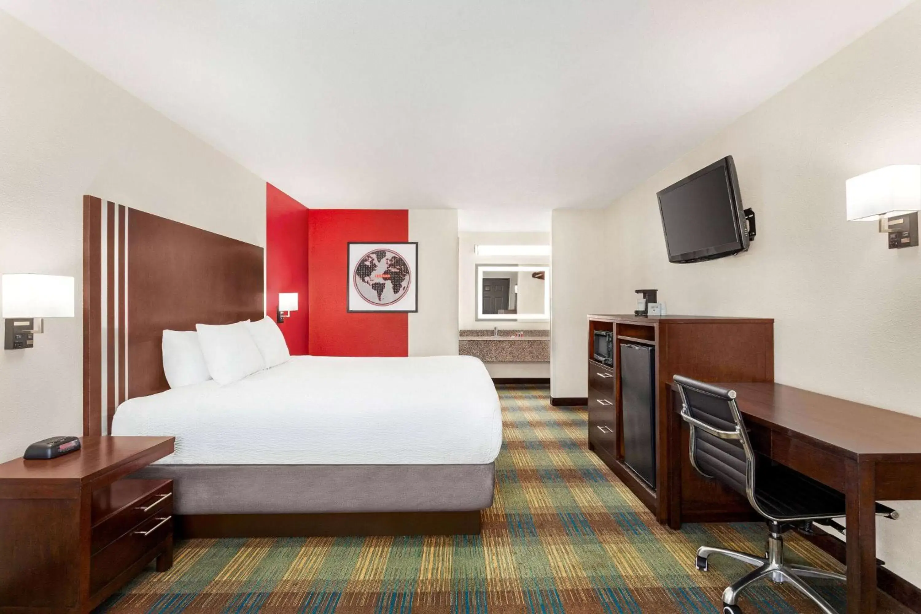 TV and multimedia, Bed in Ramada by Wyndham San Antonio Near SeaWorld - Lackland AFB TV and multimedia, Bed in Ramada by Wyndham San Antonio Near SeaWorld - Lackland AFB