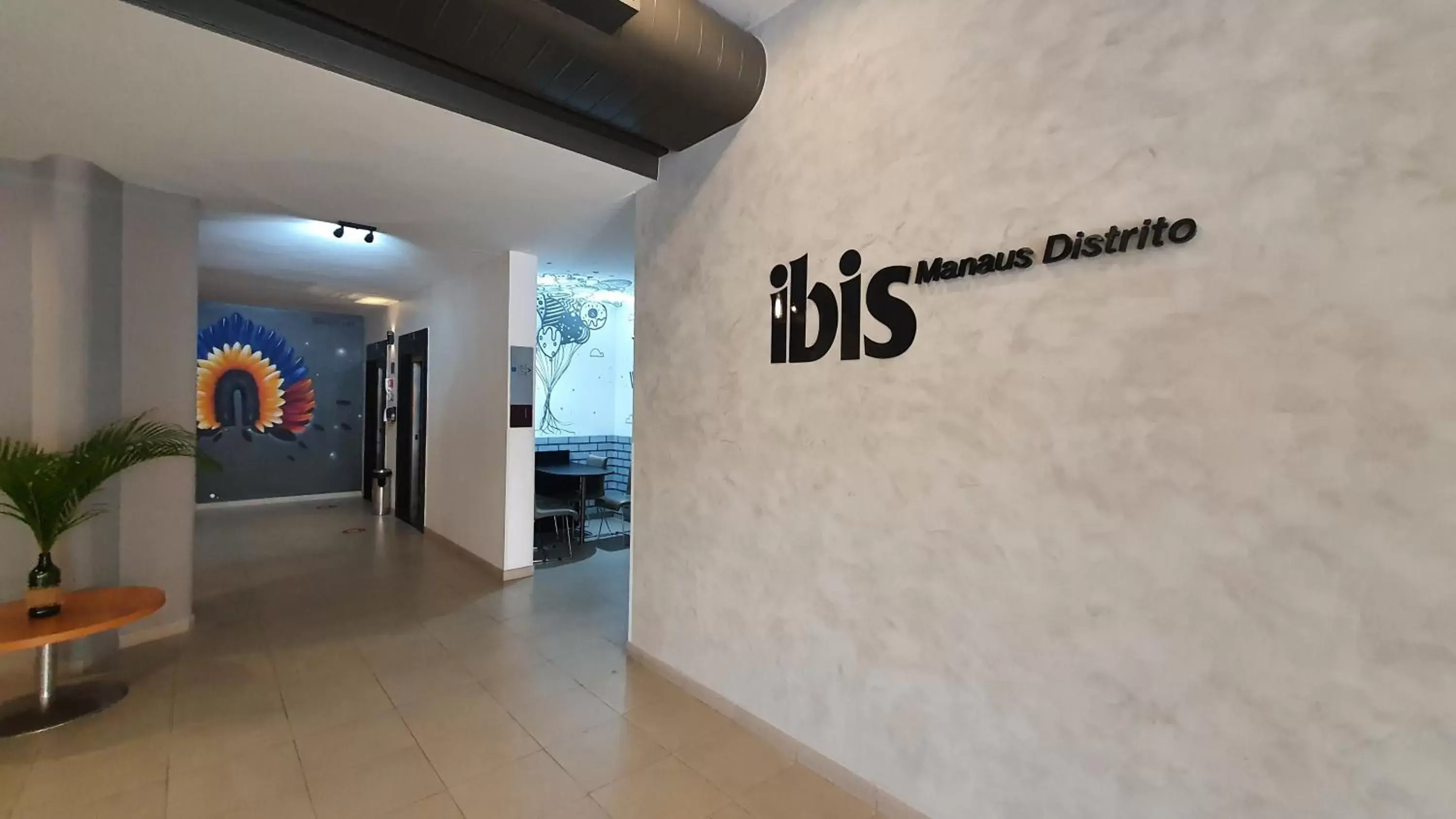 Facade/entrance in ibis Manaus Distrito Industrial