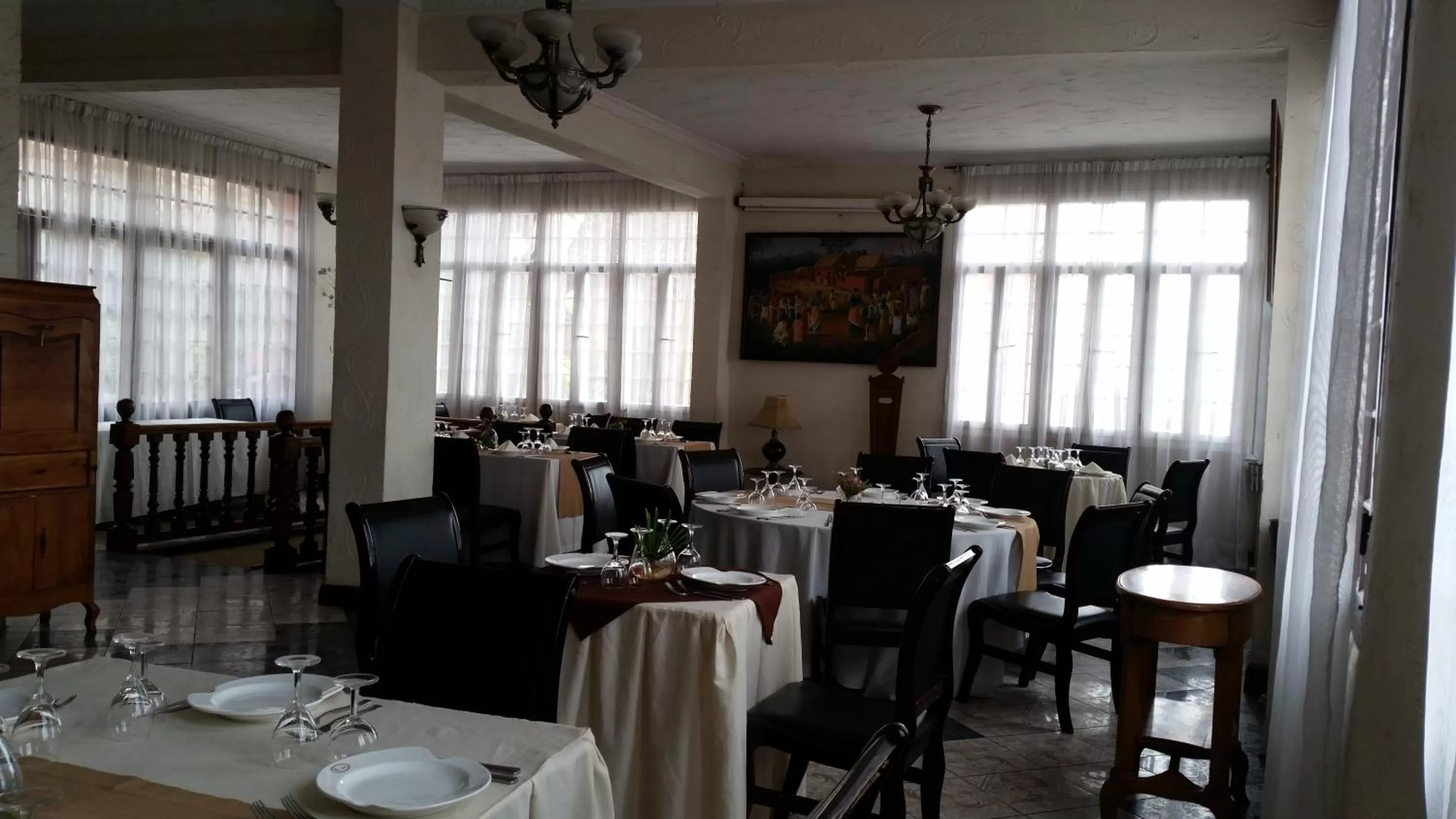 Restaurant/places to eat in Relais De La Haute Ville Tana