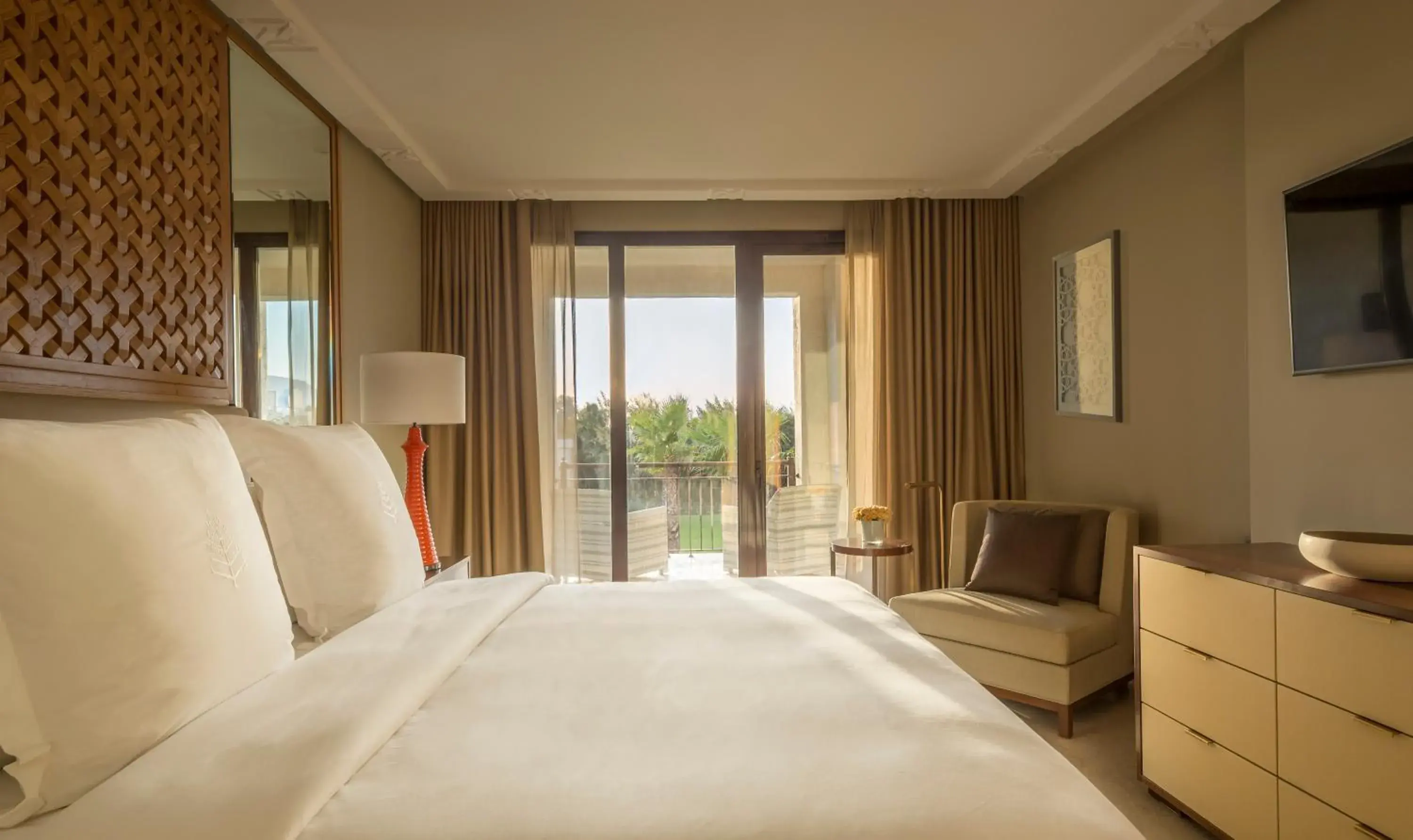 Bed, Seating Area in Four Seasons Hotel Tunis