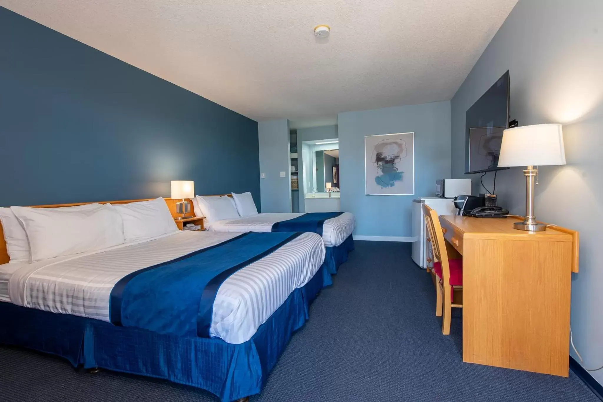 Standard Queen Room with Two Queen Beds in Ocean Crest Motel Standard Queen Room with Two Queen Beds in Ocean Crest Motel