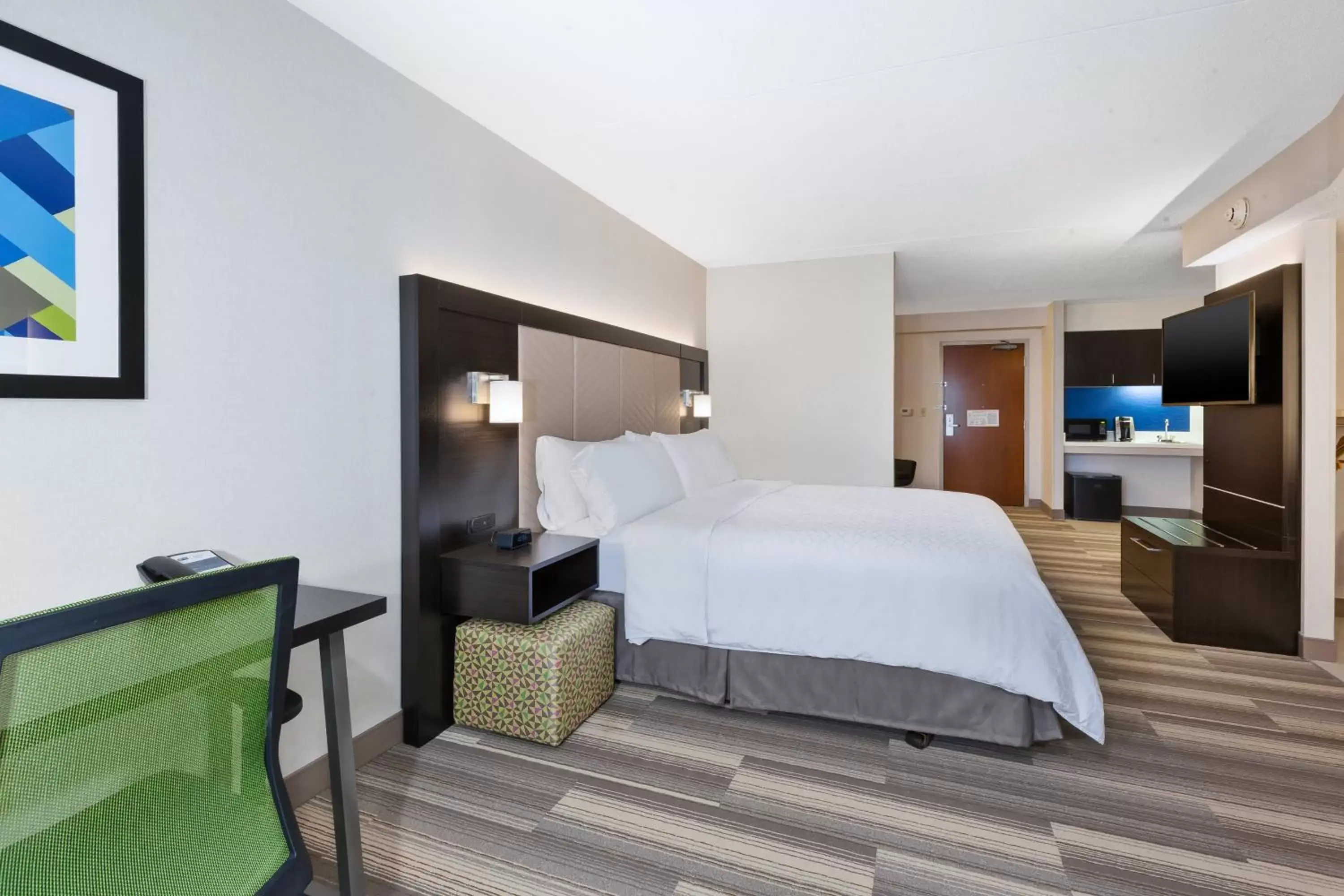 Photo of the whole room, Bed in Holiday Inn Express Blacksburg, an IHG Hotel