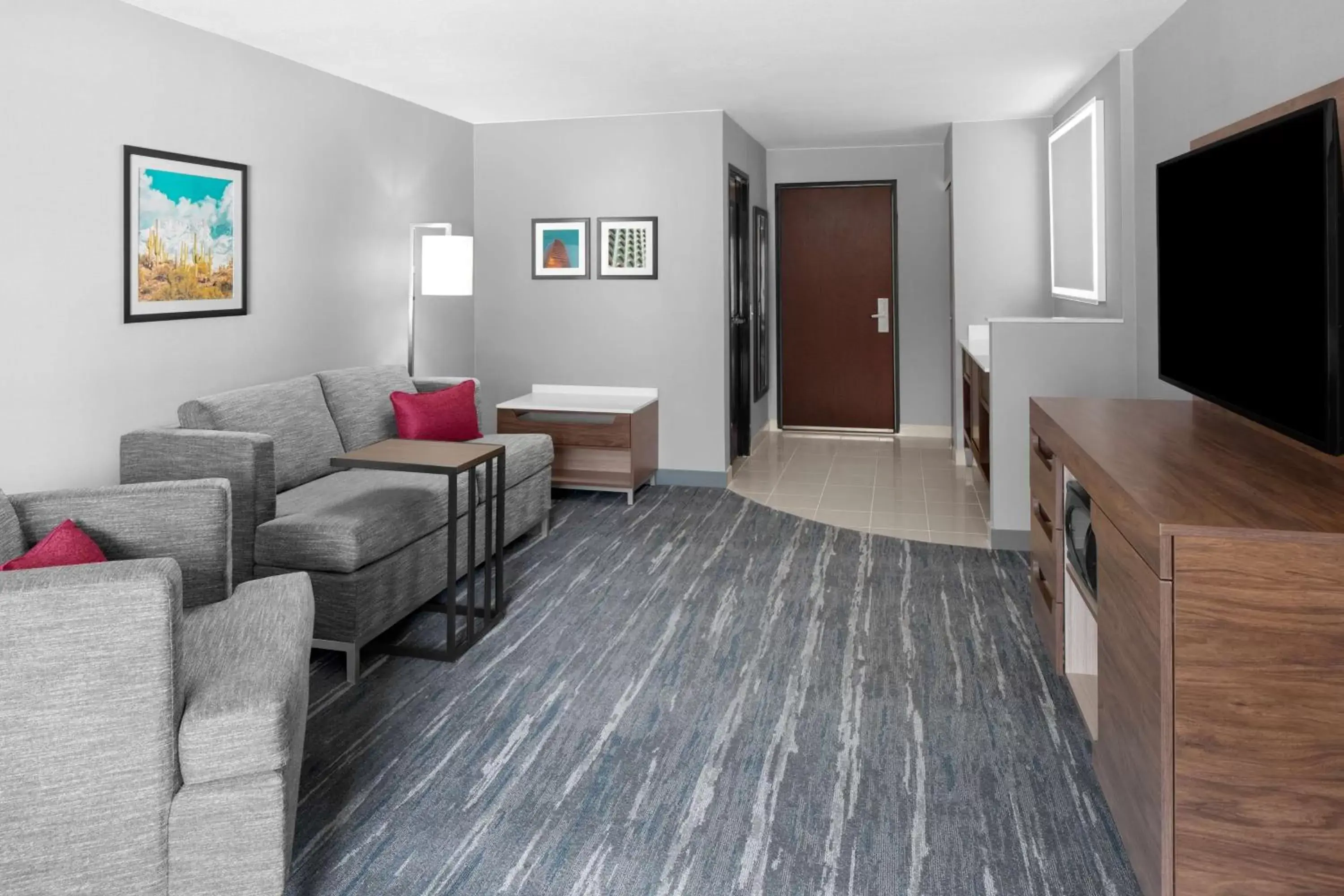 Bedroom, Seating Area in Hampton Inn Phoenix - Biltmore