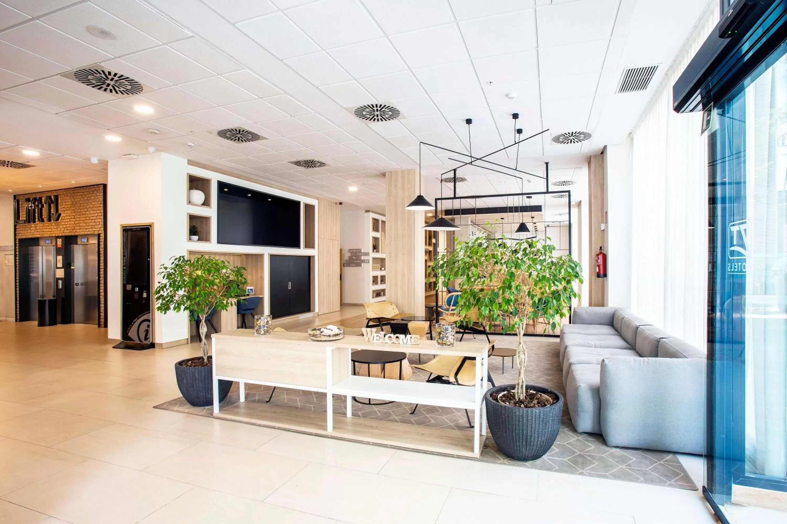 Living room in Golden Hotel Barcelona