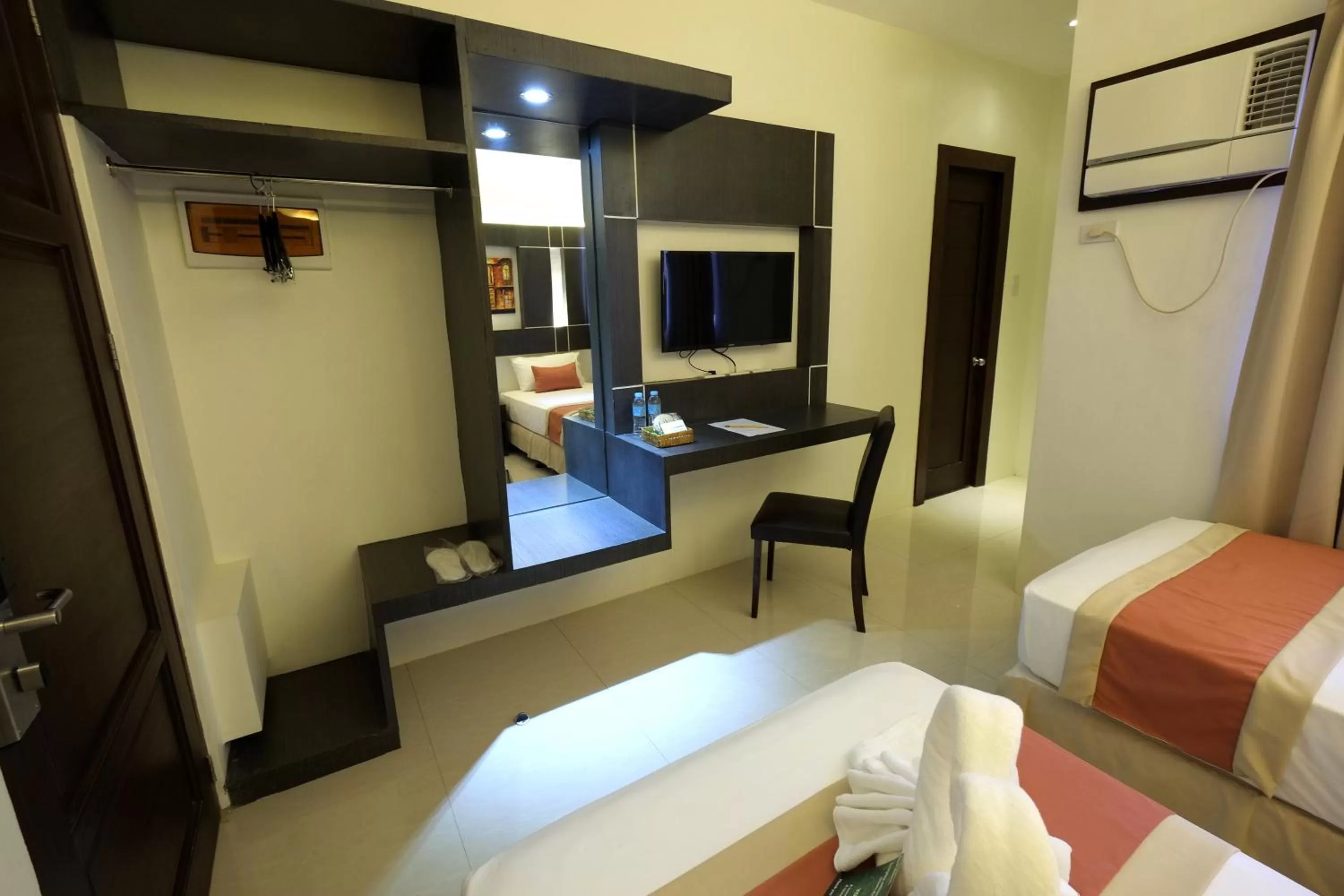 Bedroom, Bed in Southpole Central Hotel