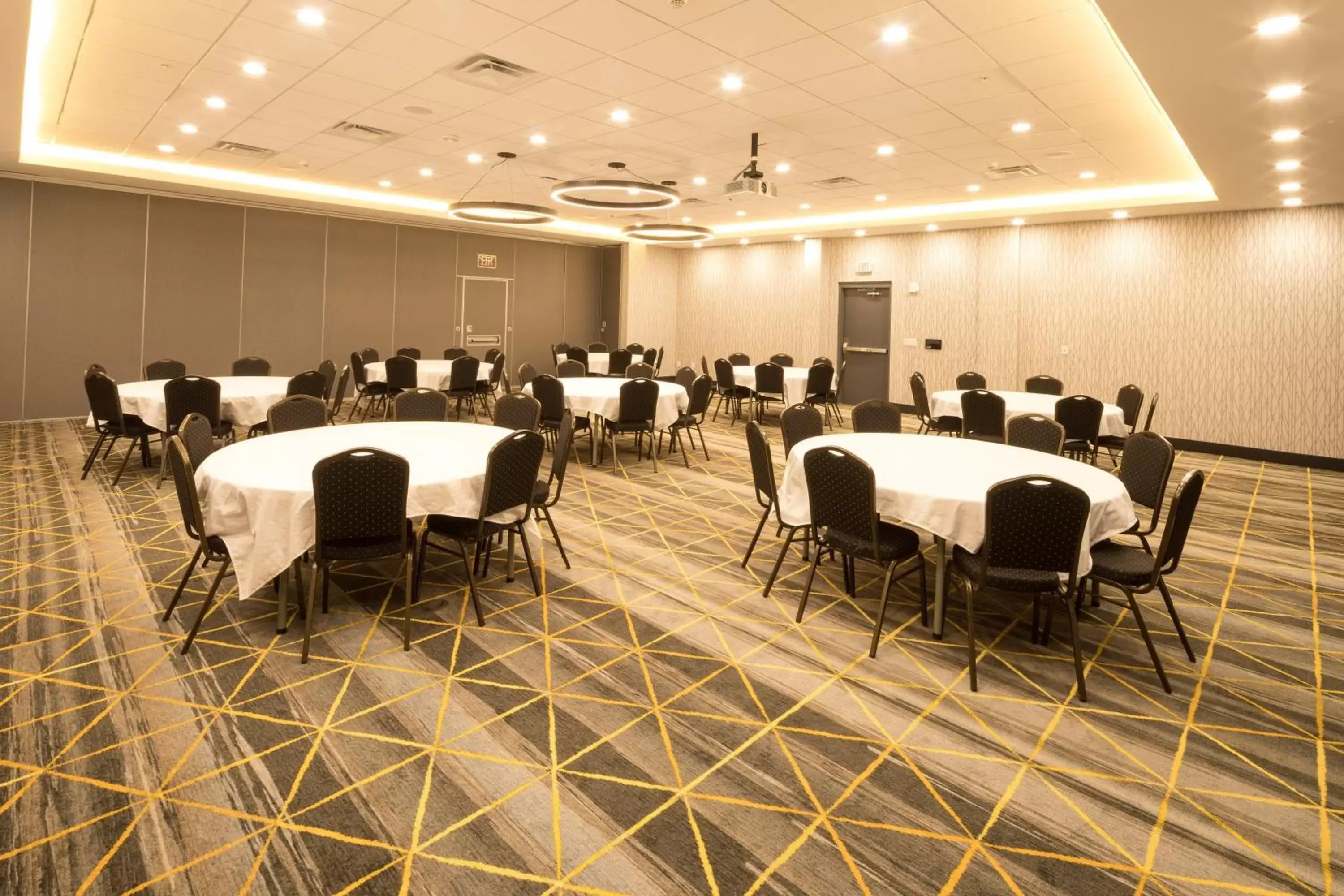 Banquet/Function facilities, Restaurant/Places to Eat in Holiday Inn - Kalamazoo West, an IHG Hotel