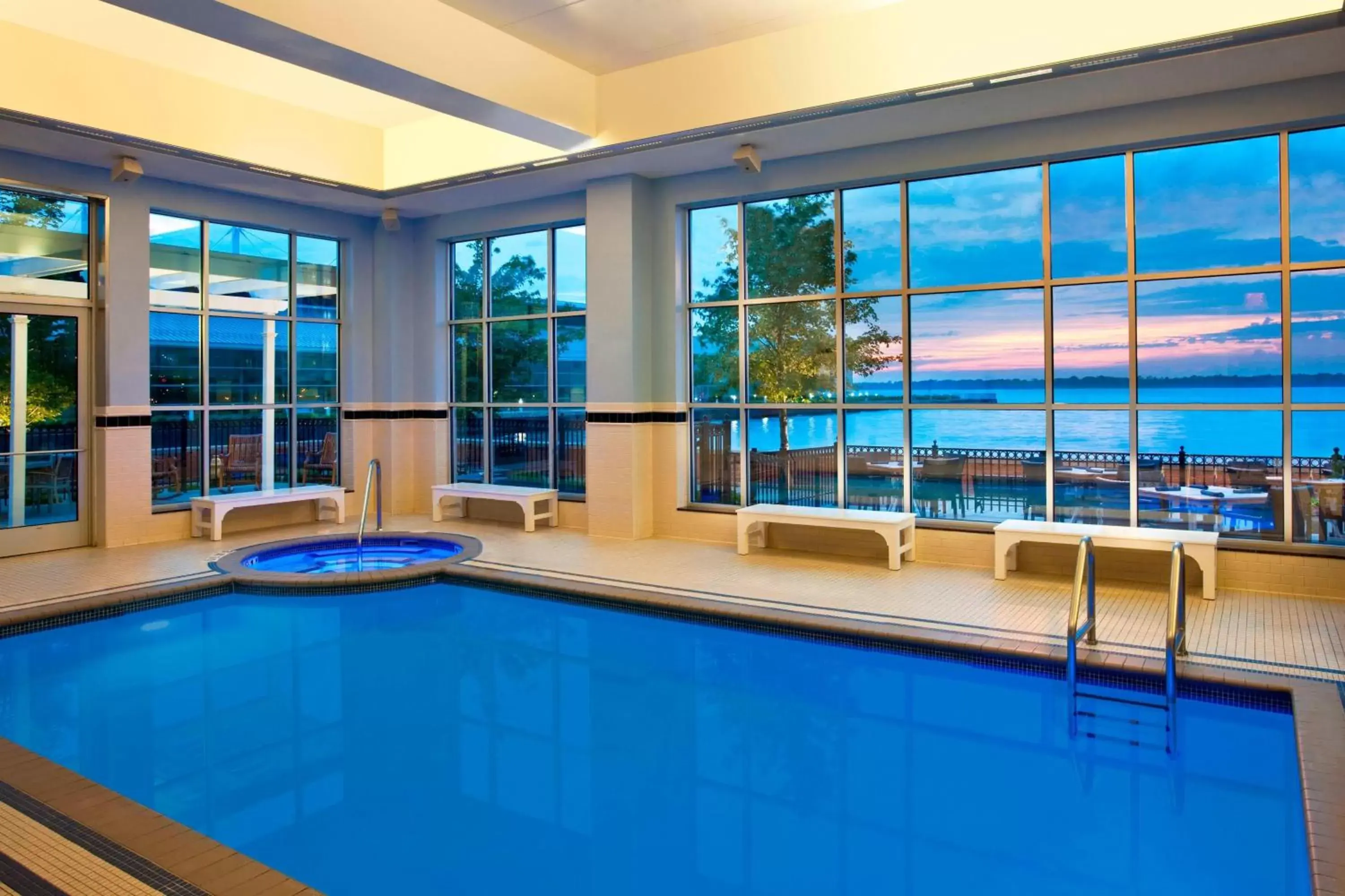 Swimming Pool in Sheraton Erie Bayfront Hotel